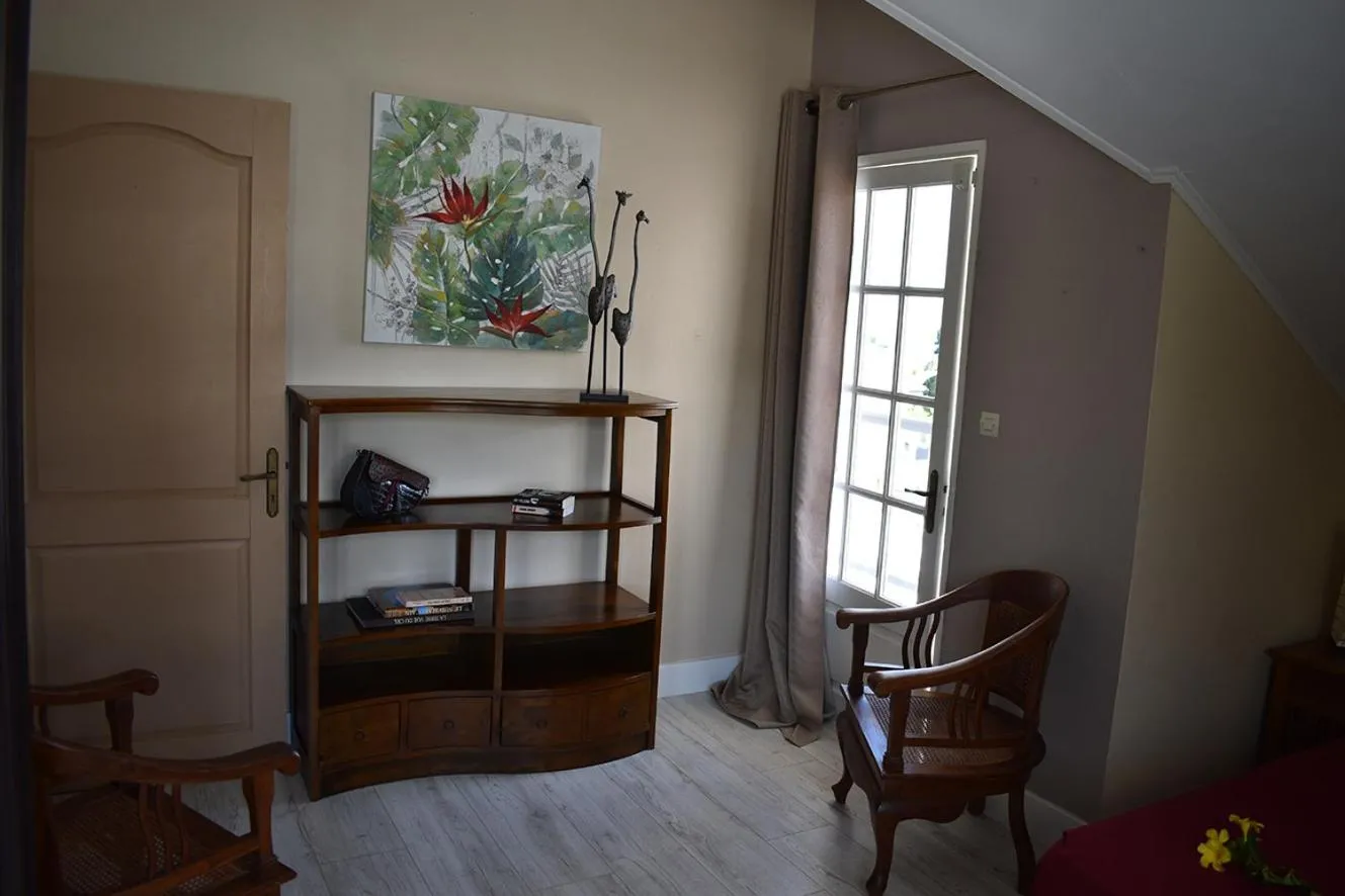 LE COLONIAL, T4 à 5 mn Aeroport dans villa de standing
