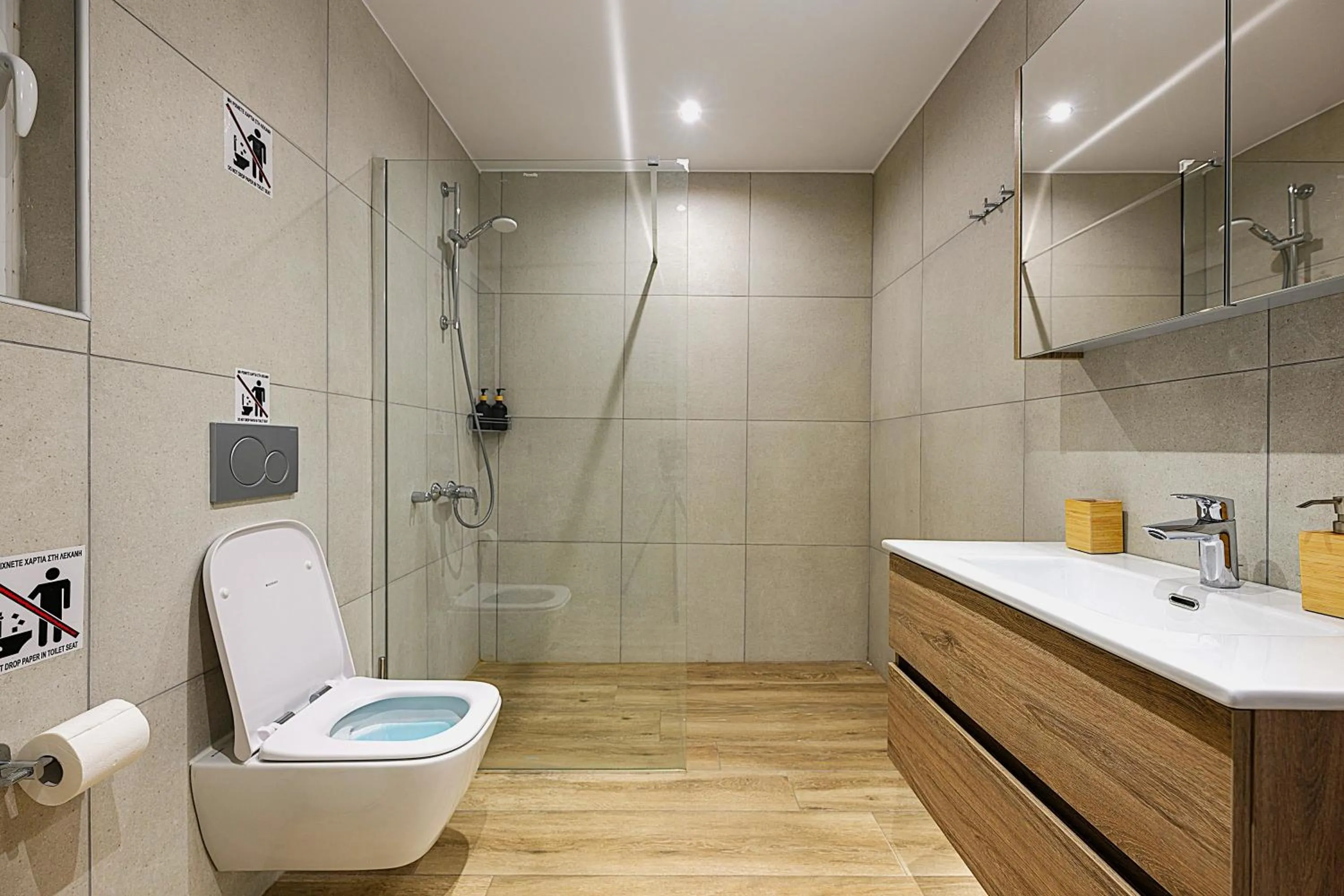 Shower in Alexander Apartments Airport