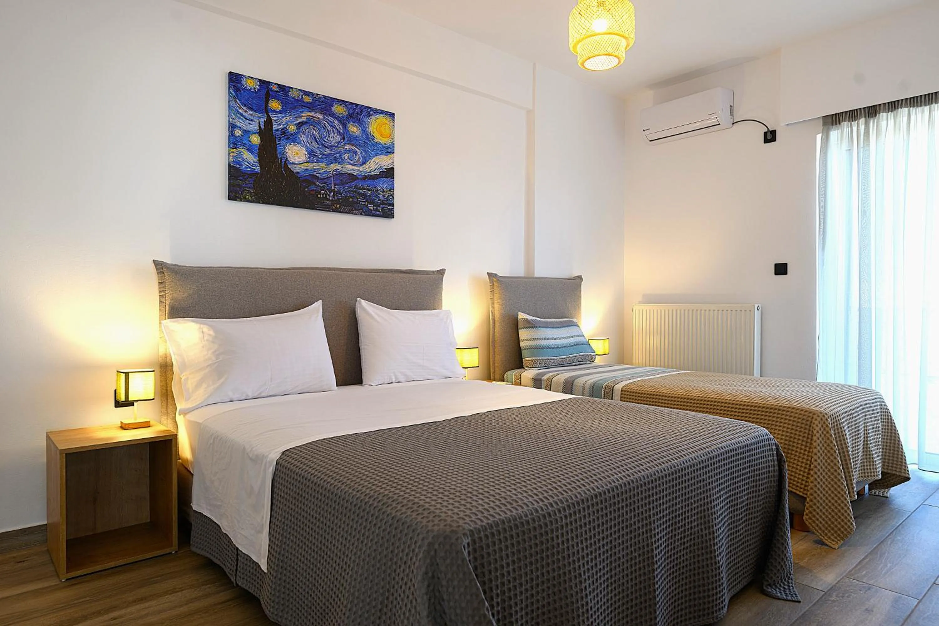 Bed in Alexander Apartments Airport