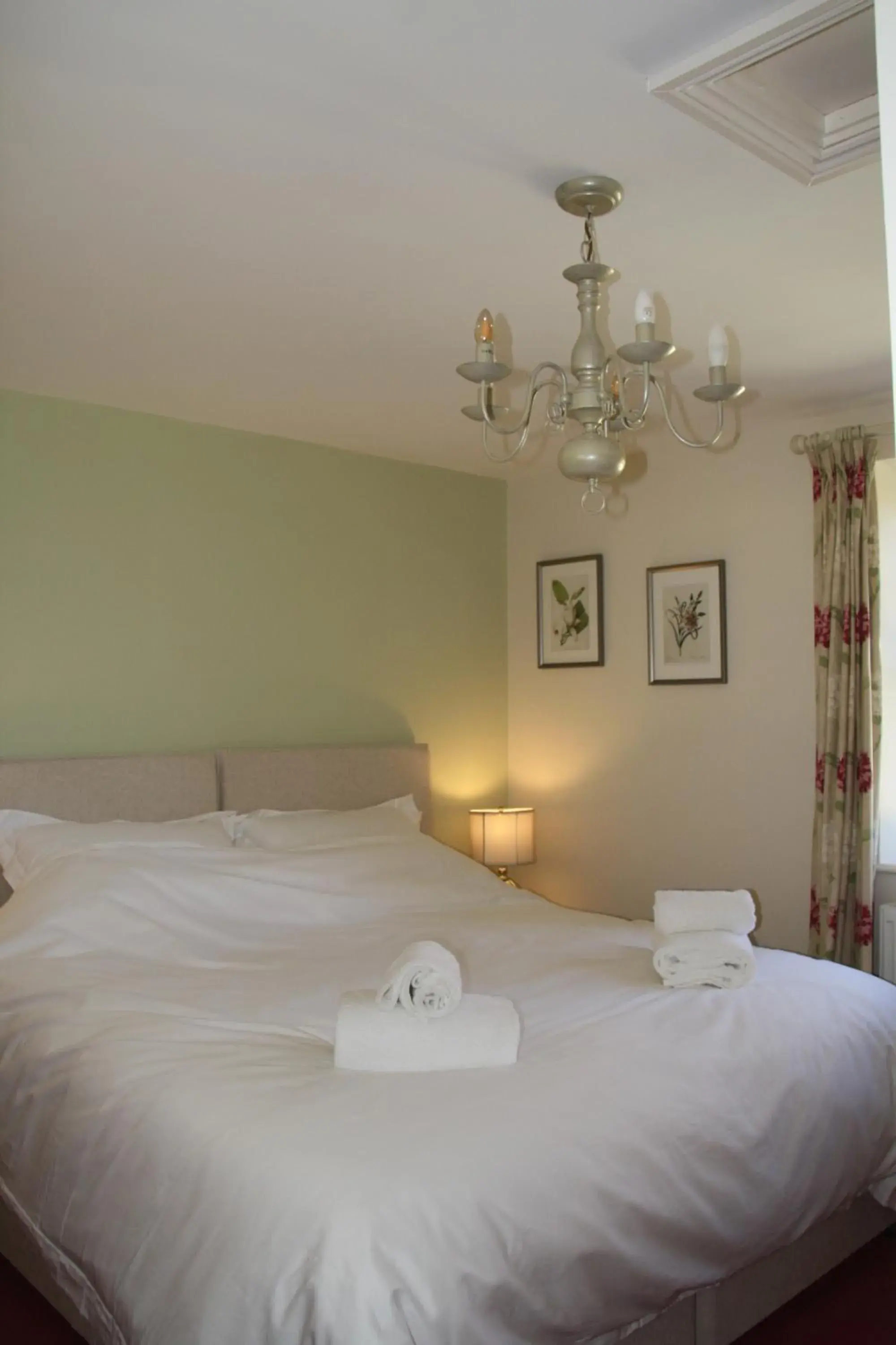 Superior Double or Twin Room in Ebberley Escapes Superior Double or Twin Room in Ebberley Escapes