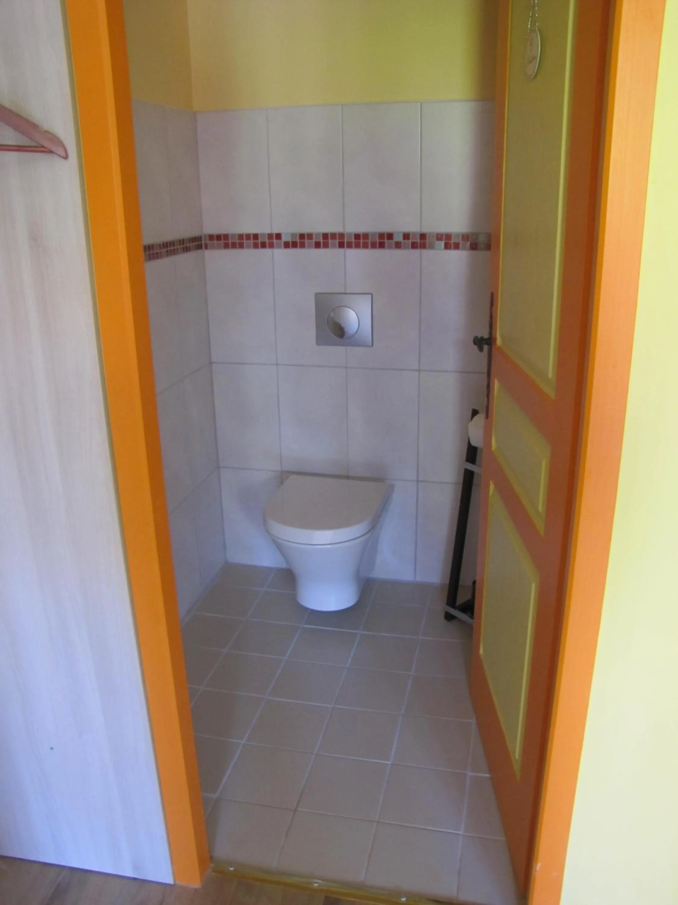 Toilet in Gîte et Chambres d'hôtes, l'Erable