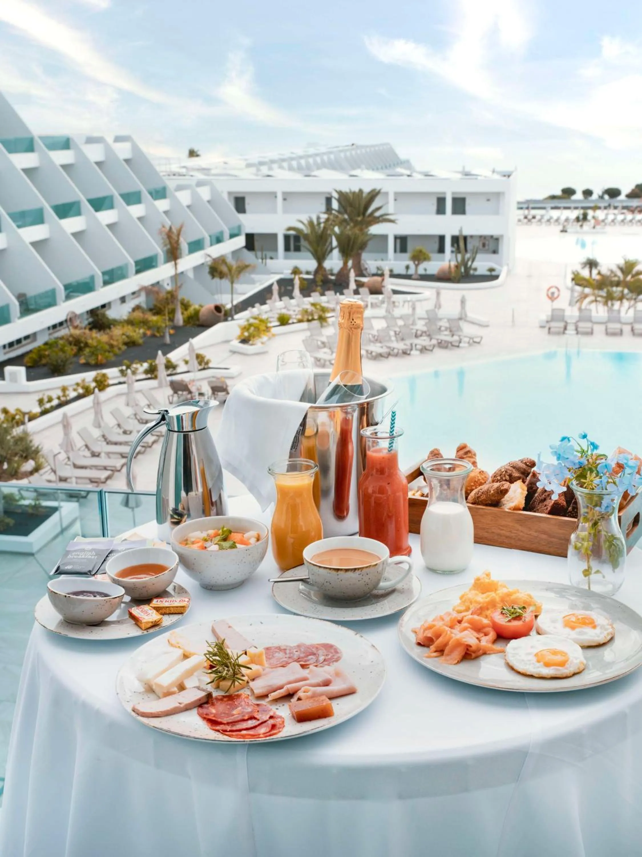 Food and drinks in Radisson Blu Resort, Lanzarote Adults Only