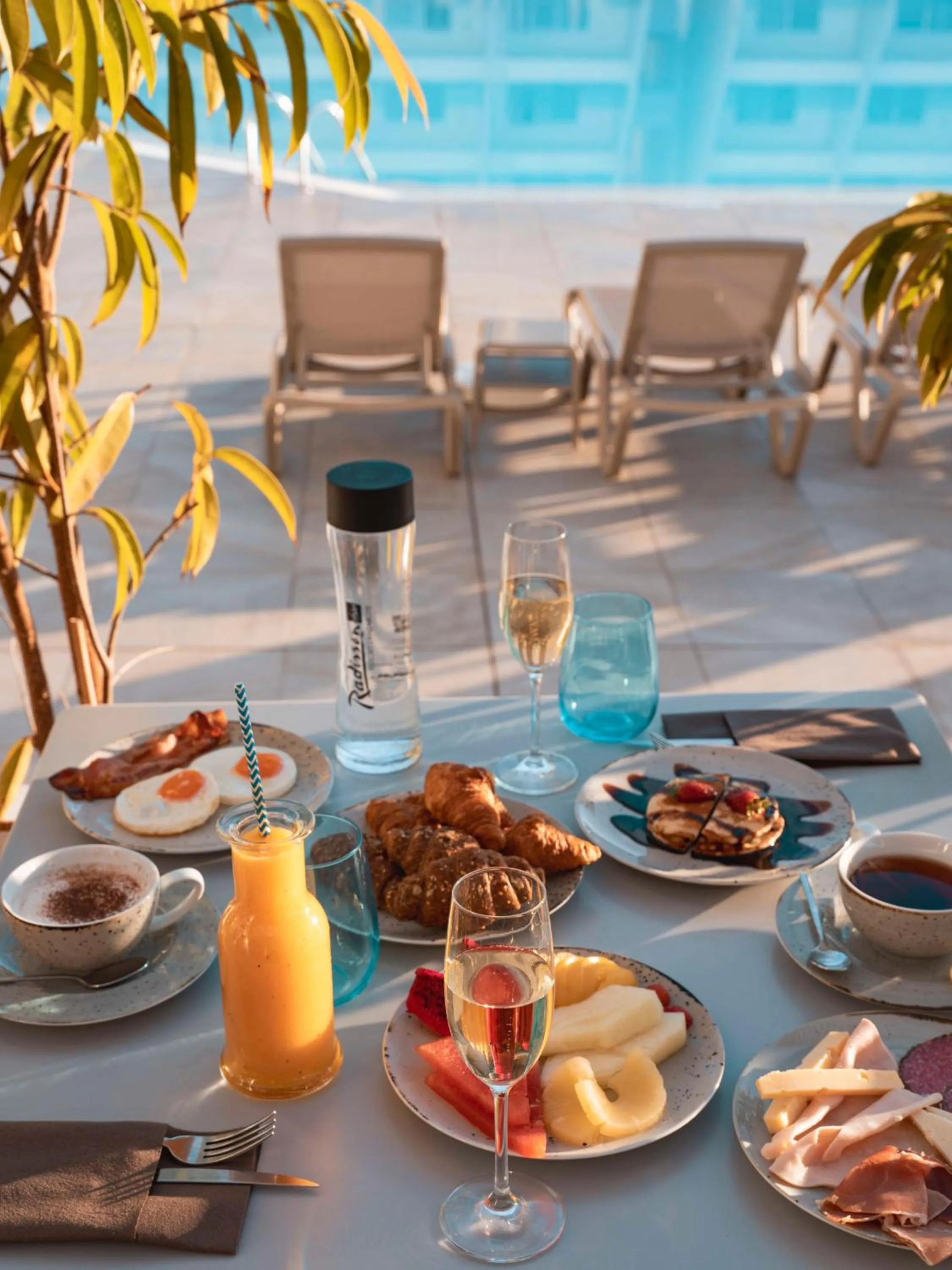 Food and drinks in Radisson Blu Resort, Lanzarote Adults Only