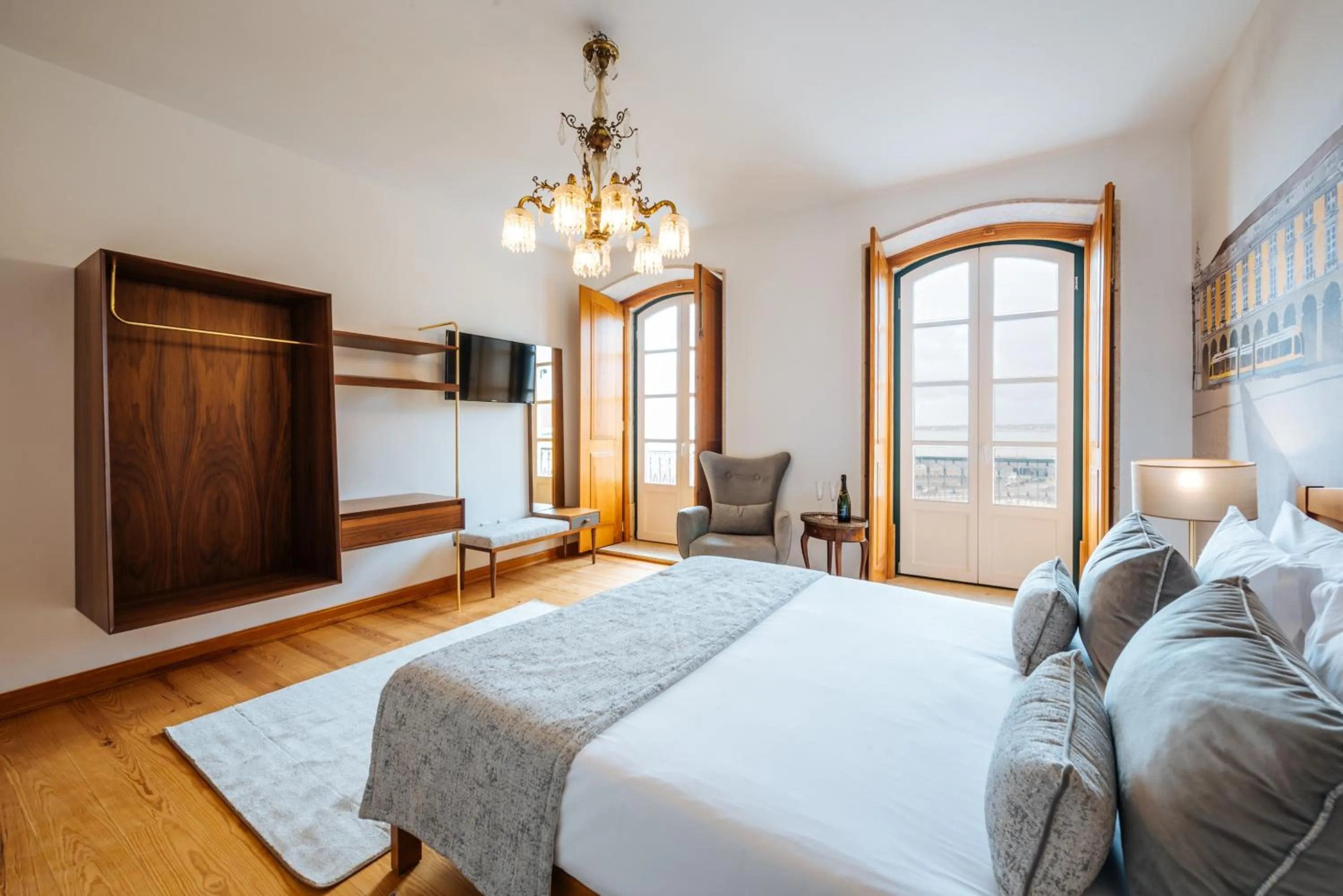 Photo of the whole room, Bed in Varandas de Lisboa - Tejo River Apartments & Rooms