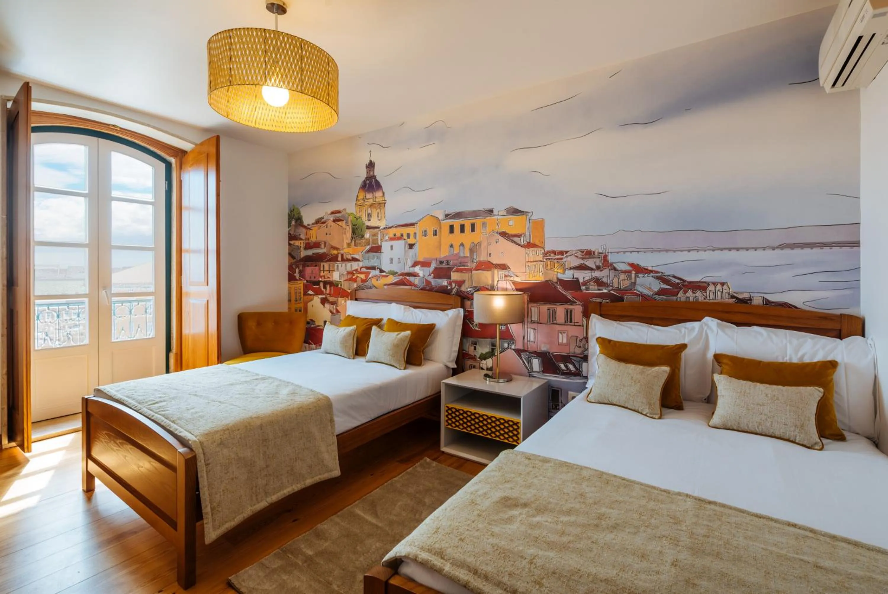 Landmark view, Bed in Varandas de Lisboa - Tejo River Apartments & Rooms