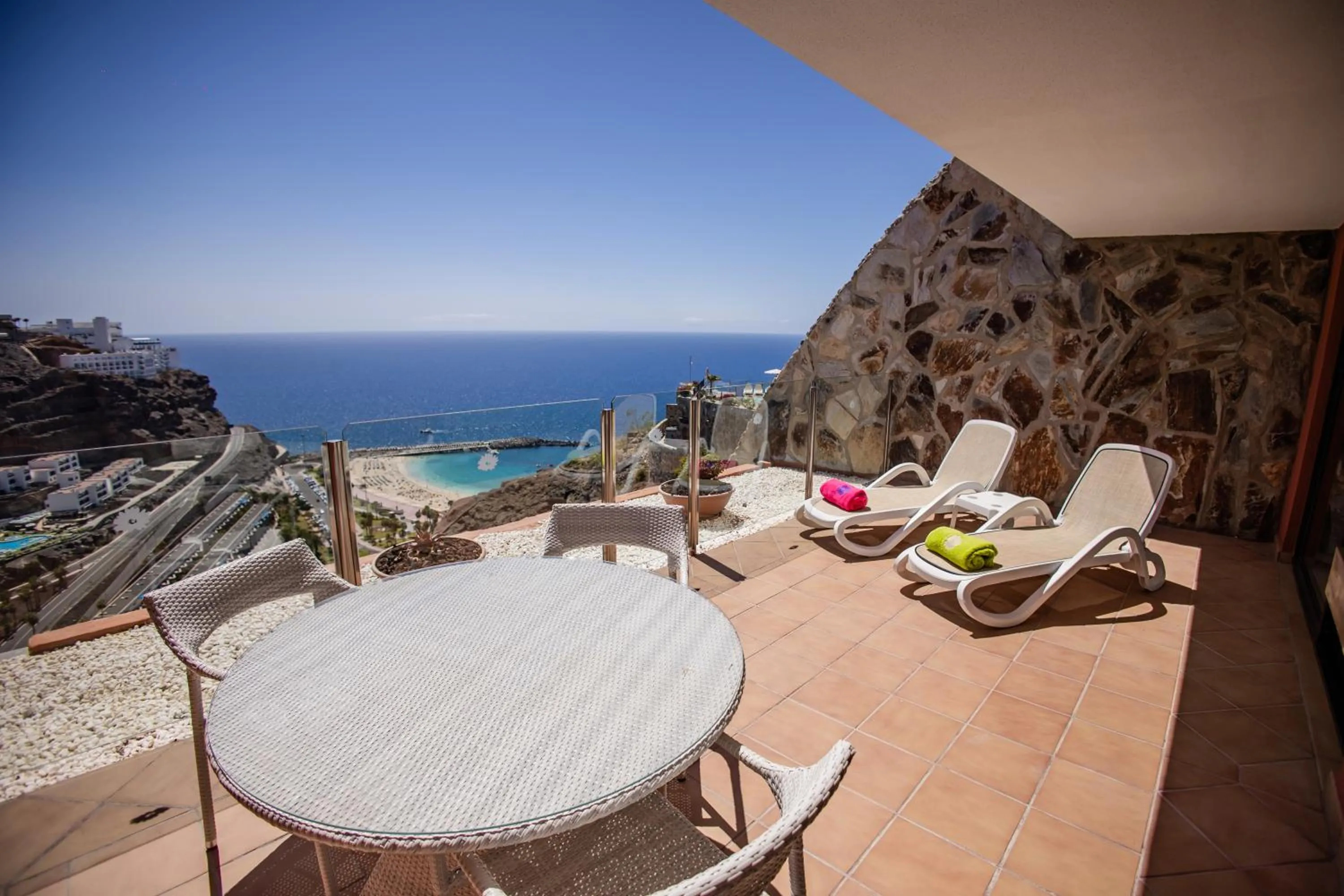 Day in Serenity Amadores