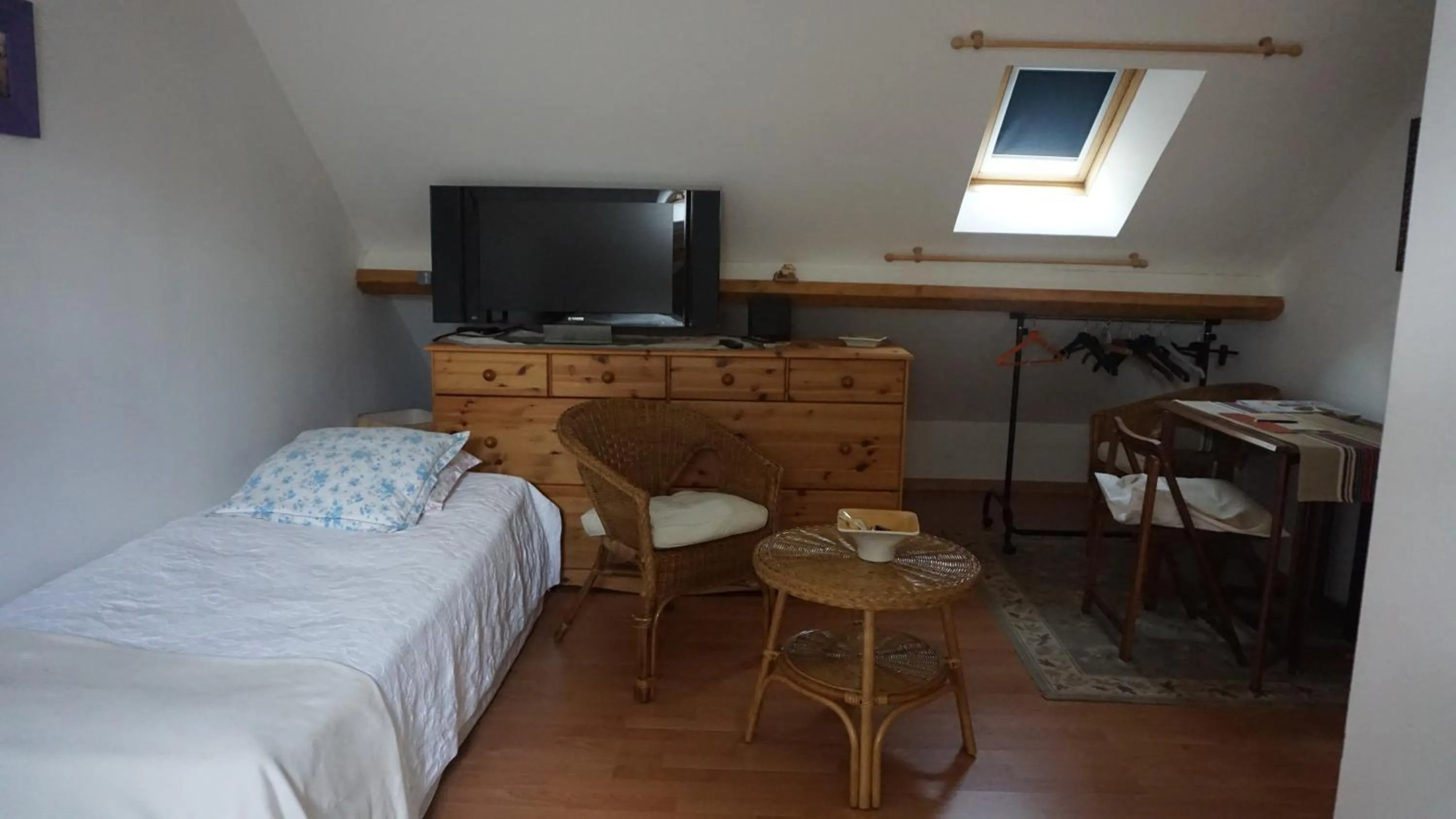 Photo of the whole room, Bed in Le champ du petit bois