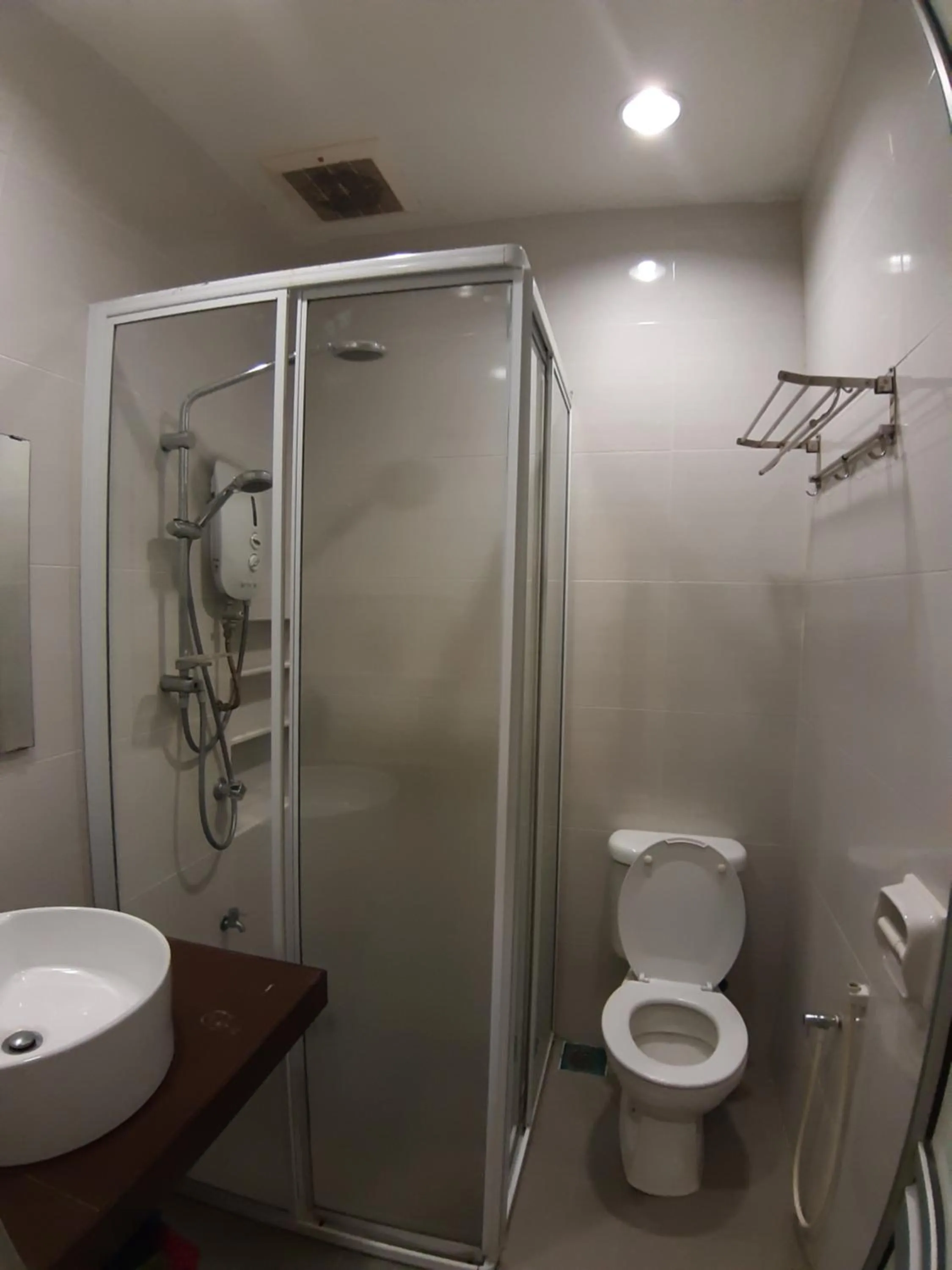 Bathroom in Walasa Kuala Lumpur Homes by MSH