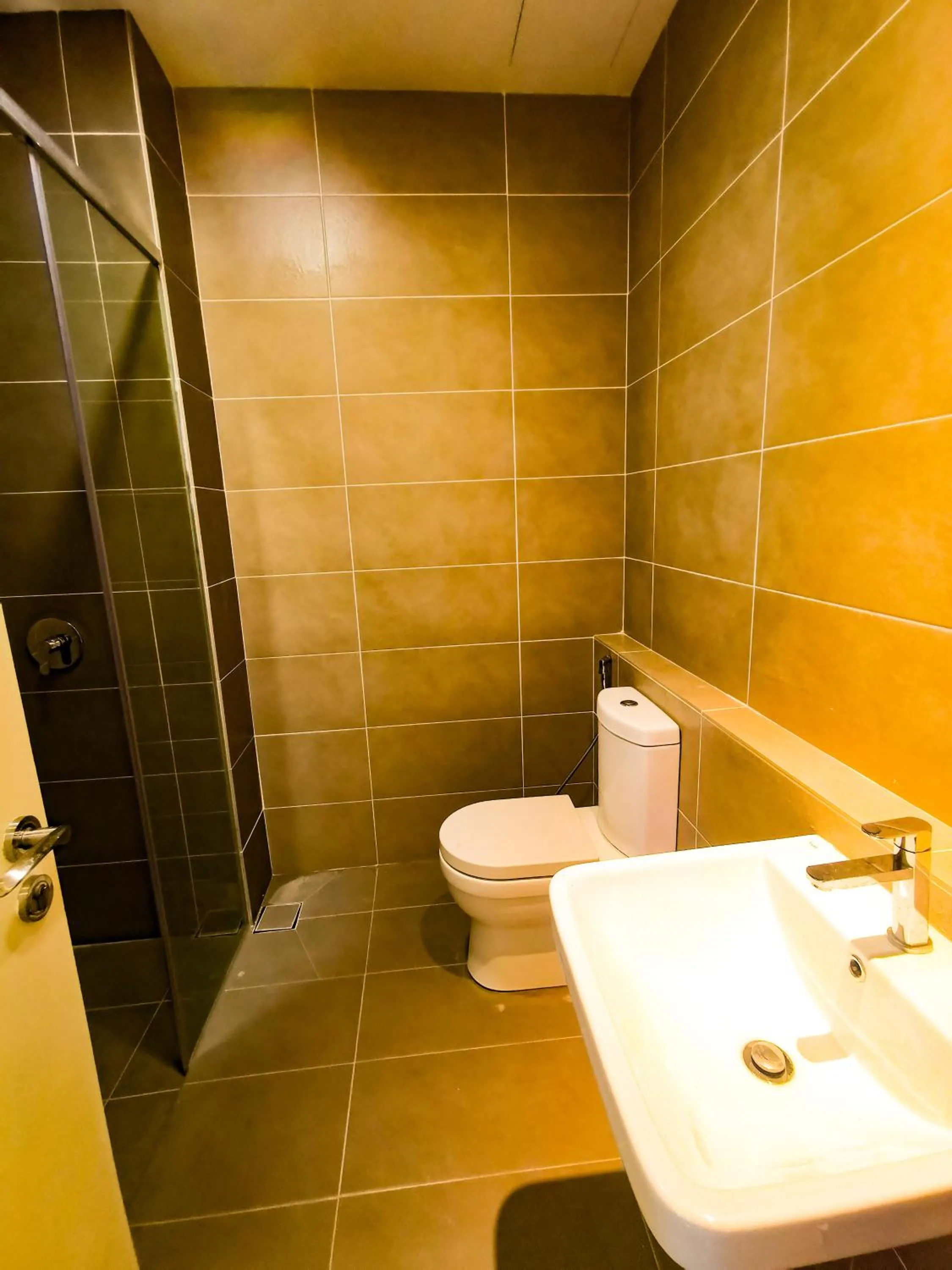 Shower in Legoland D'PRISTINE Apartment By TGP