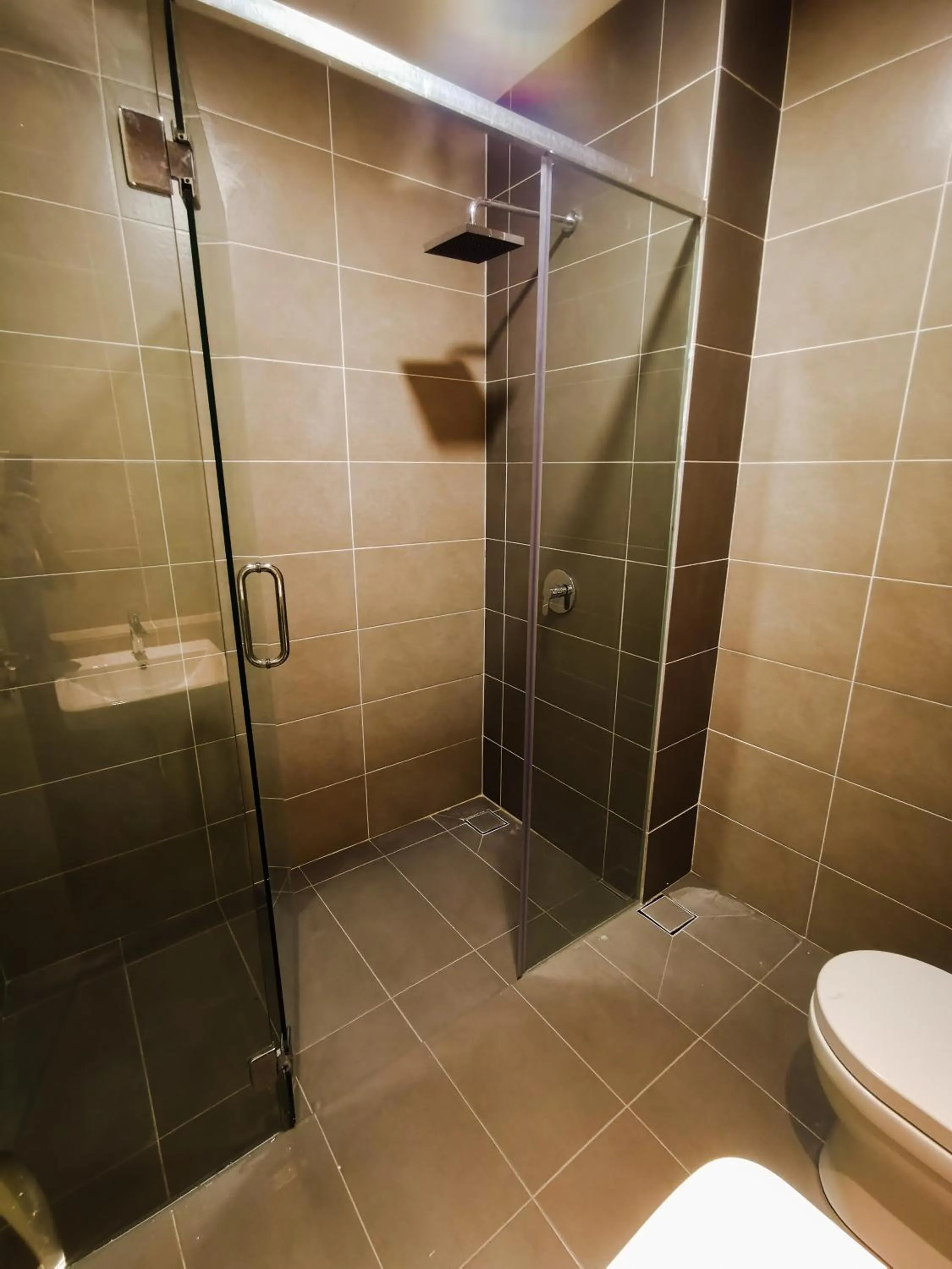 Shower in Legoland D'PRISTINE Apartment By TGP