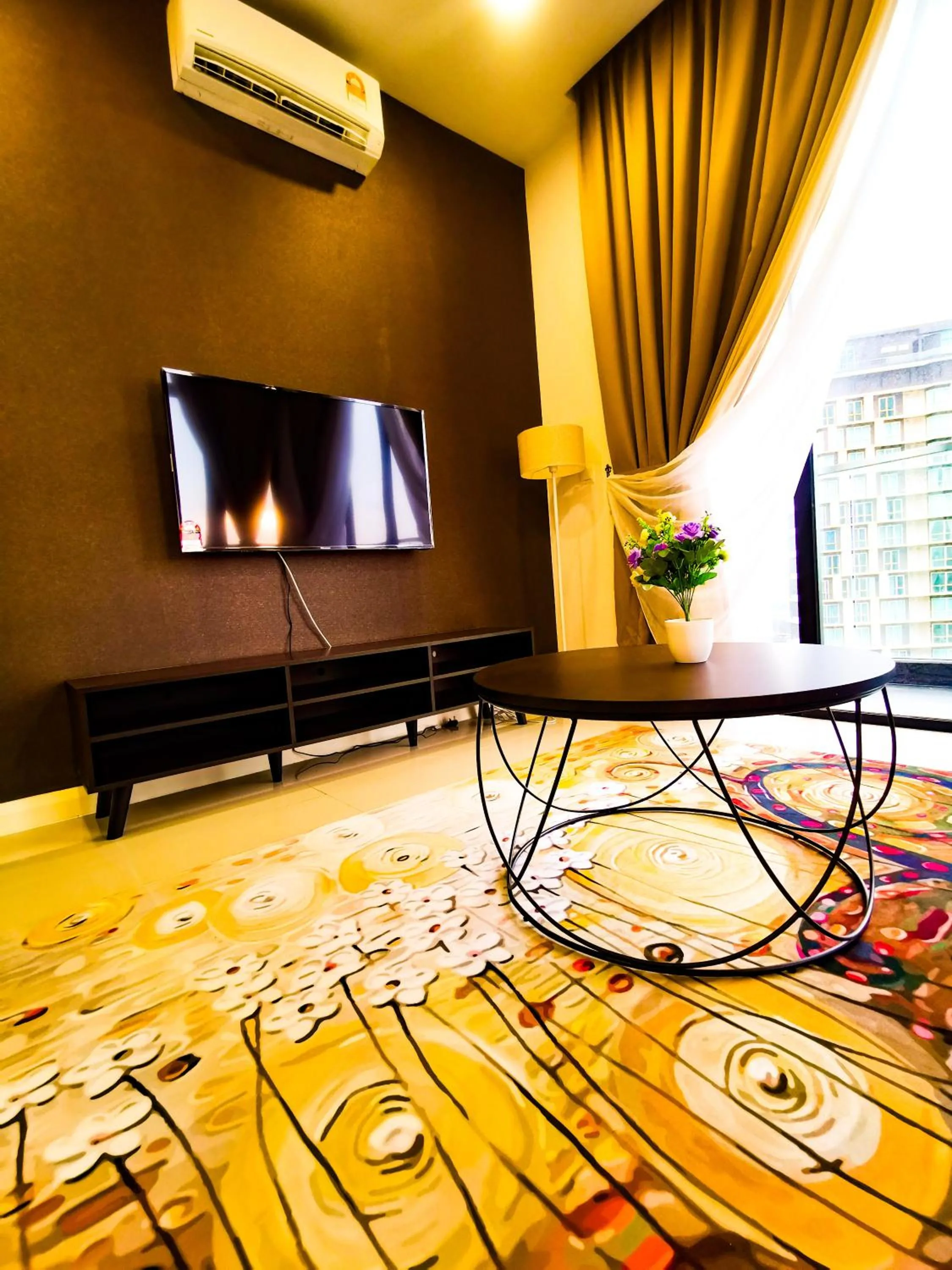 Communal lounge/ TV room in Legoland D'PRISTINE Apartment By TGP