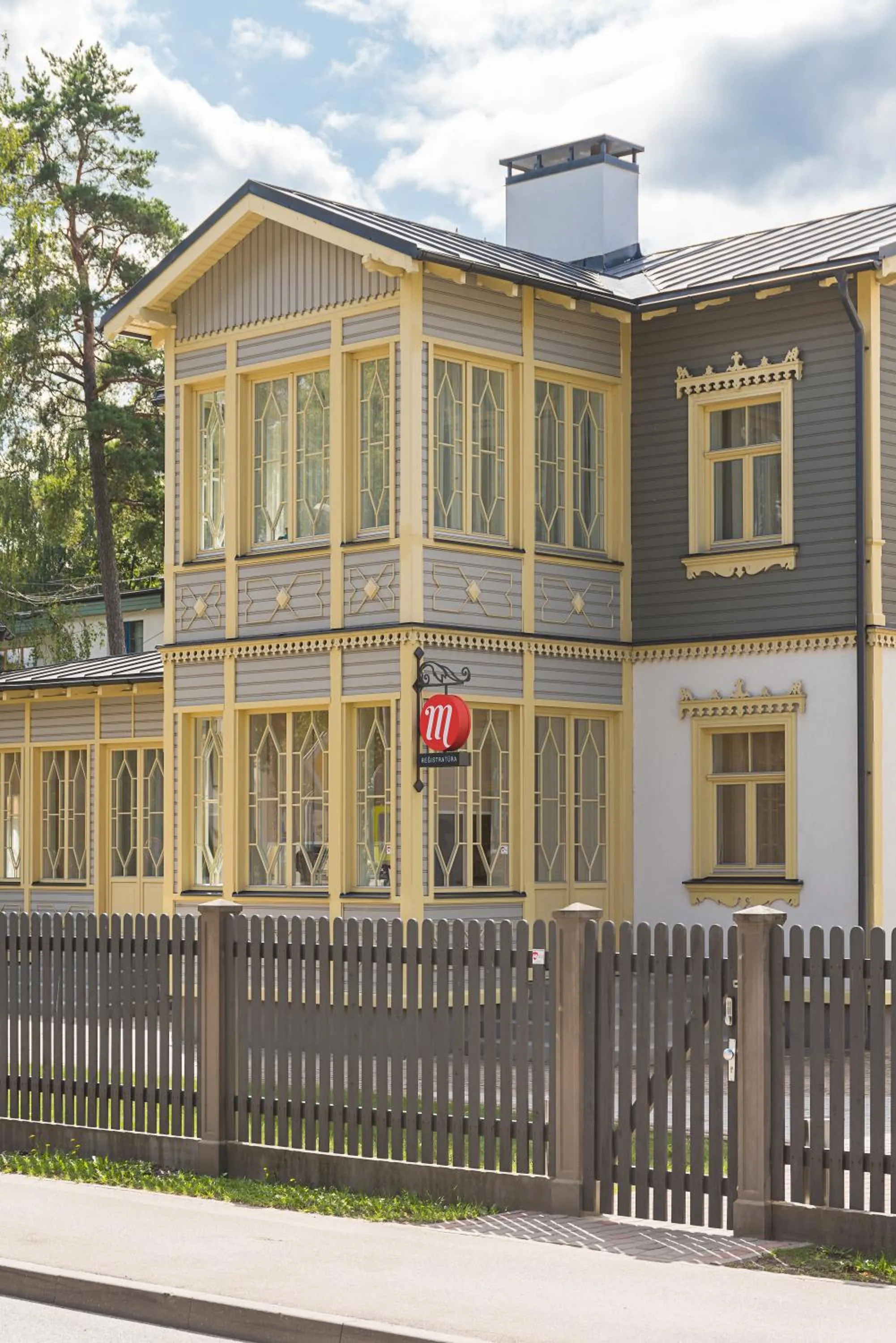 Black Pearl Apartments
