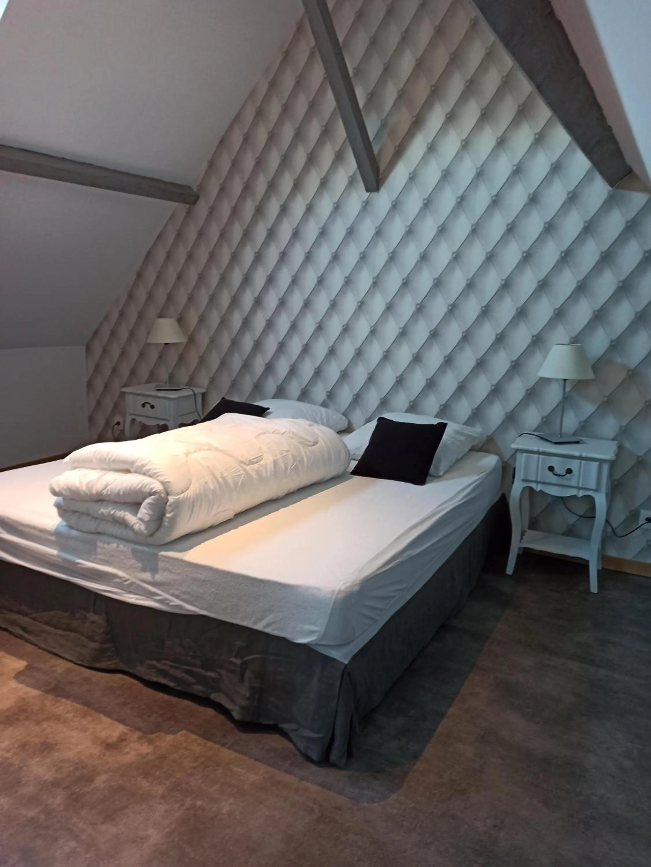 Bed in L'Heure Bleue gîtes et chambres d'hôtes