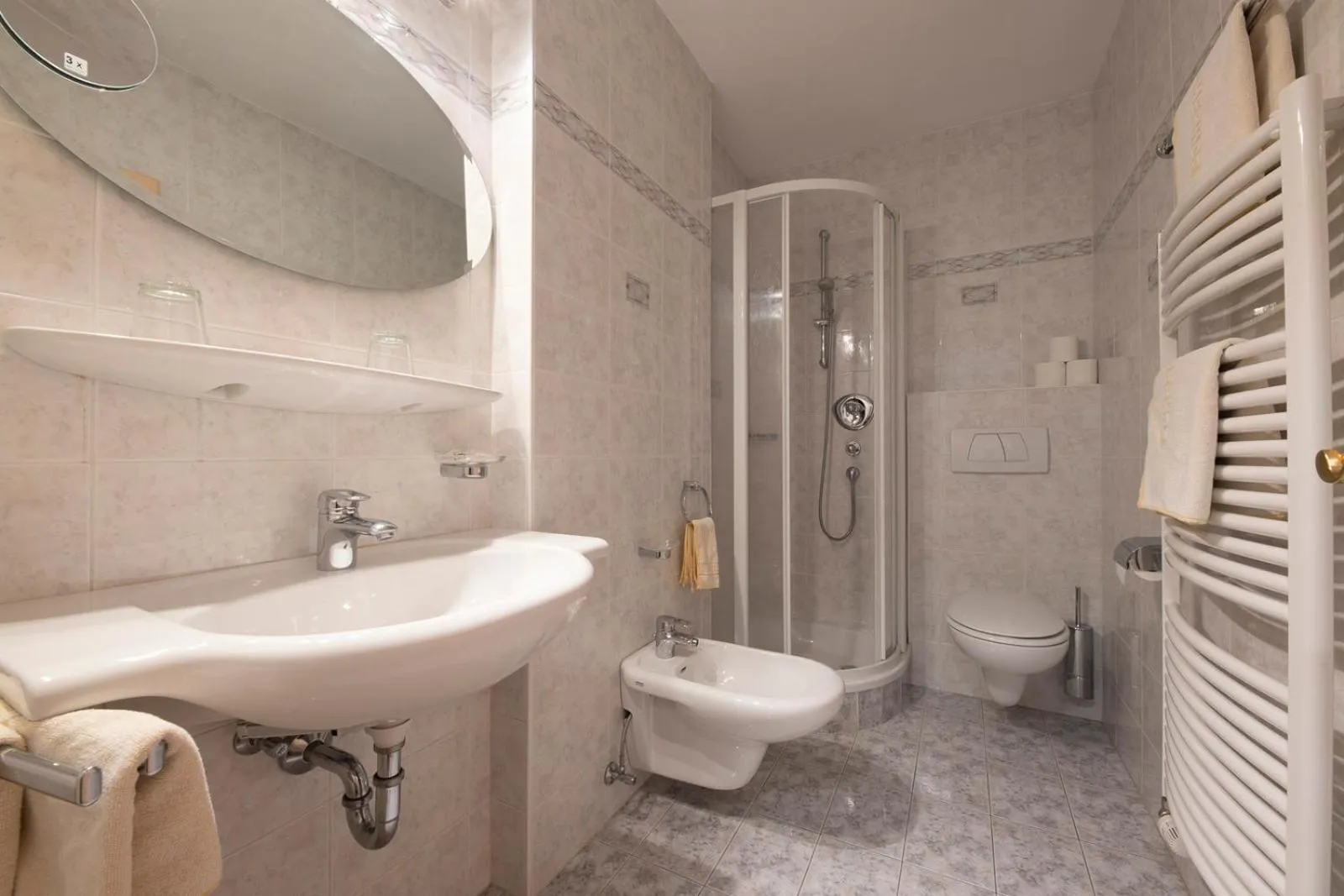 Bathroom in Hotel Toblacherhof