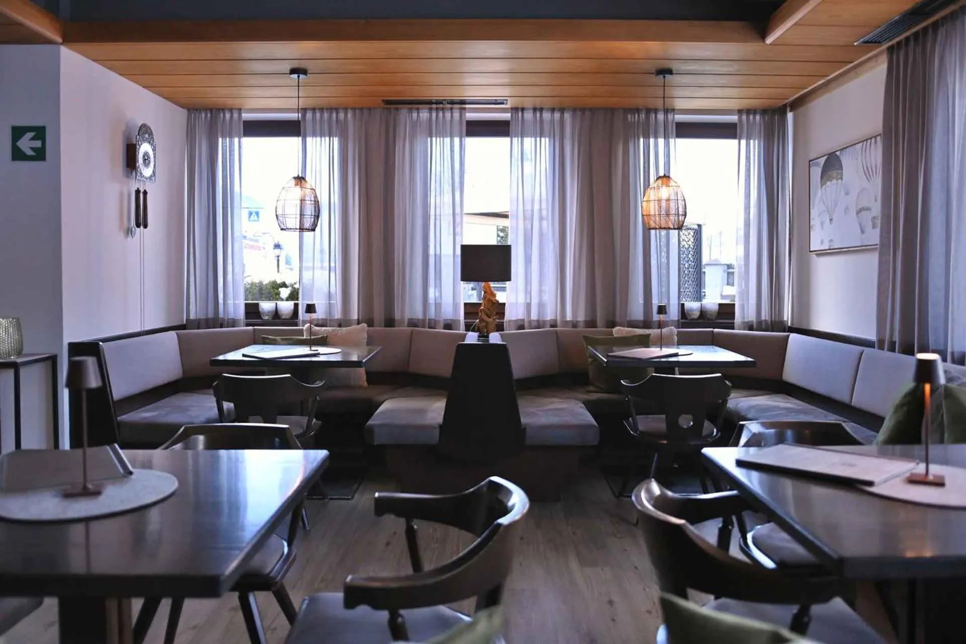 Lounge or bar in Hotel Toblacherhof