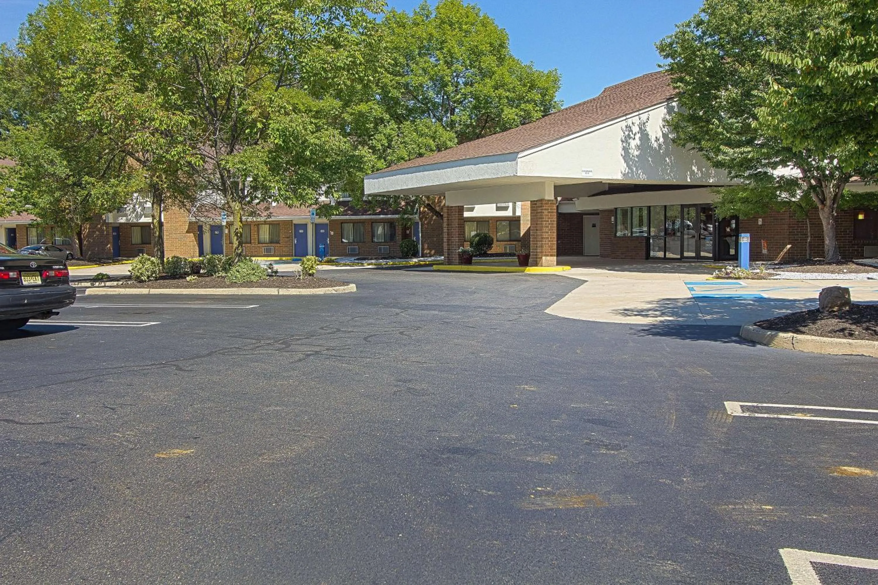 Property building in Motel 6-East Brunswick, NJ