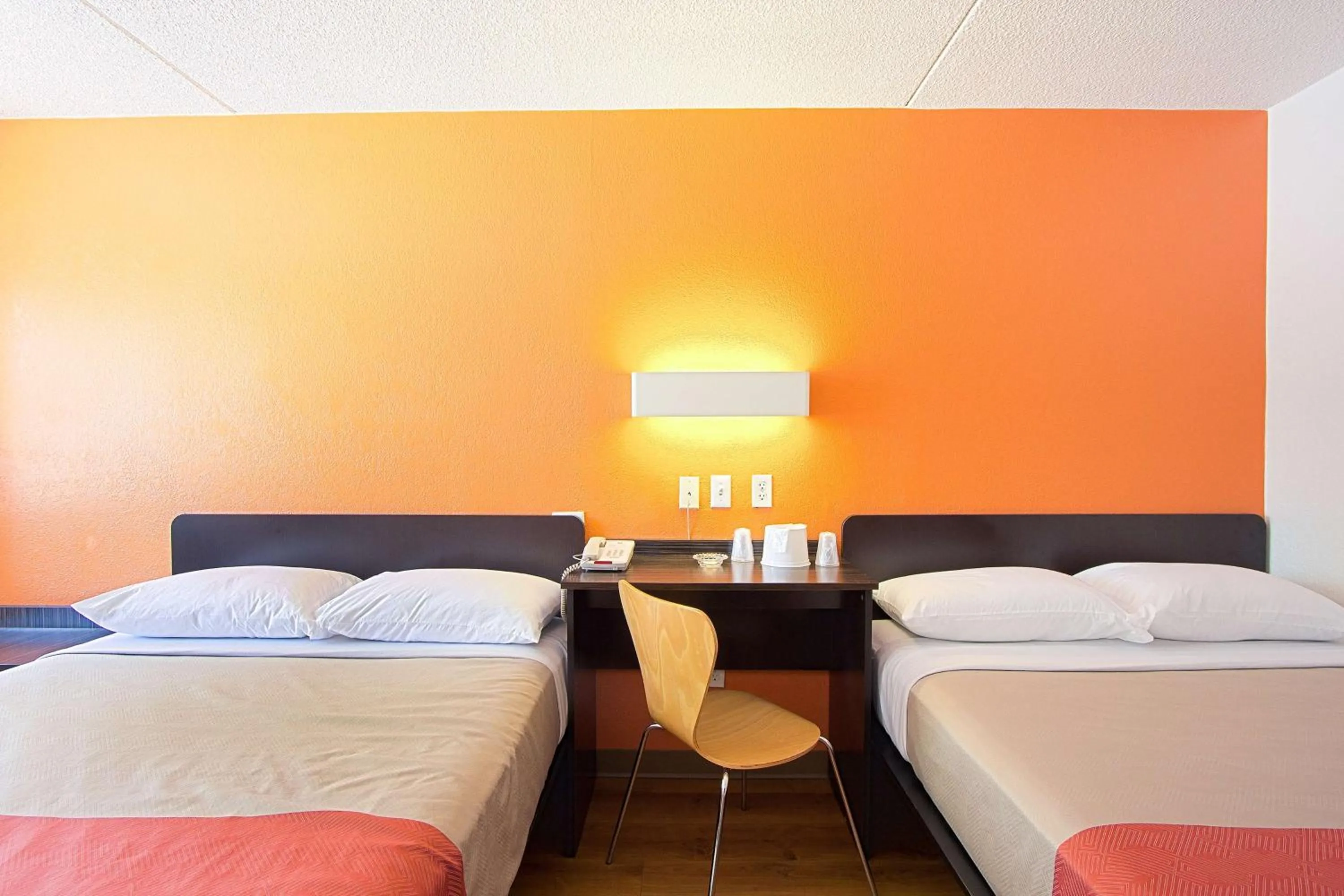 Seating area, Bed in Motel 6-East Brunswick, NJ