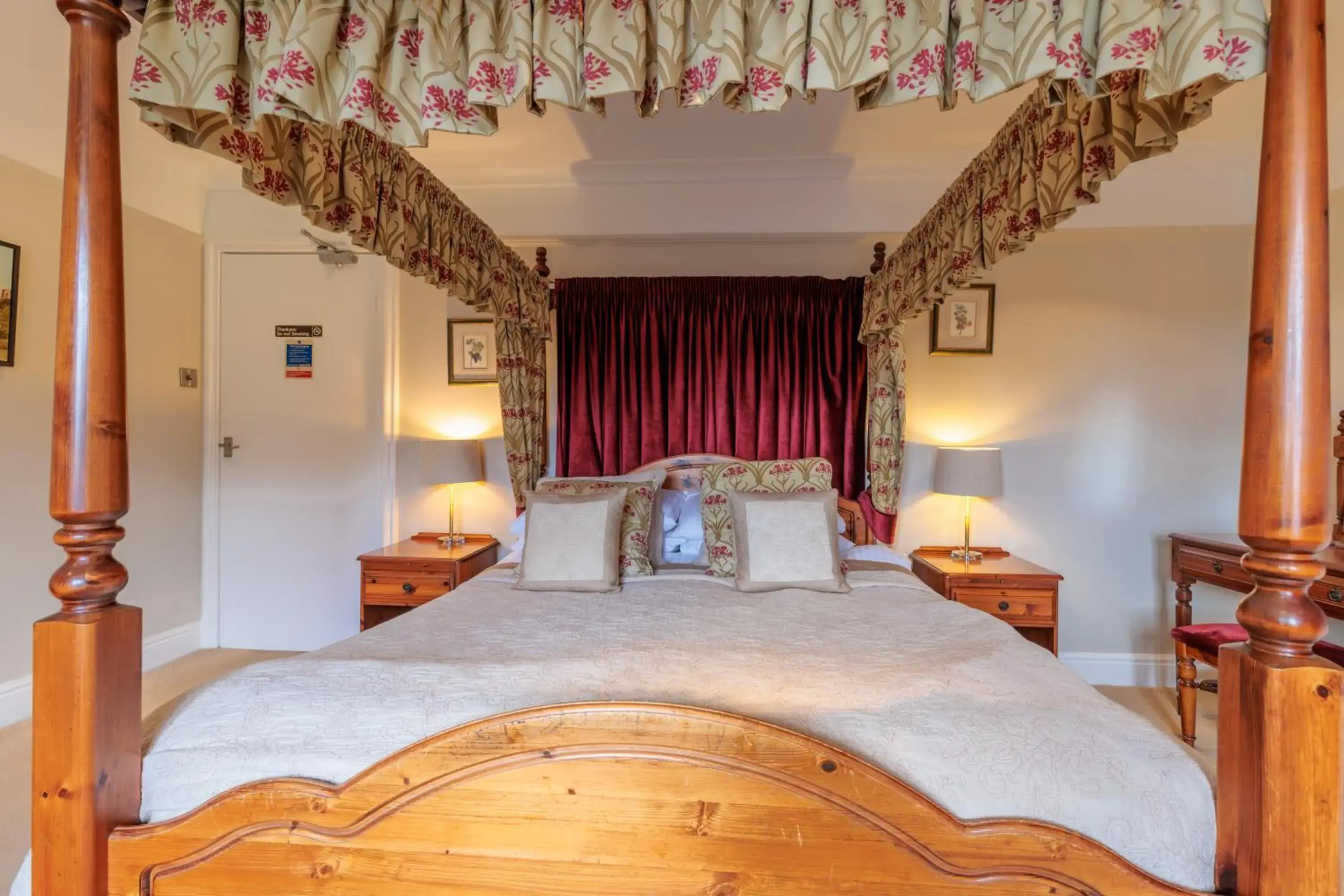 Property building, Bed in Blacksmiths Arms Inn Property building, Bed in Blacksmiths Arms Inn