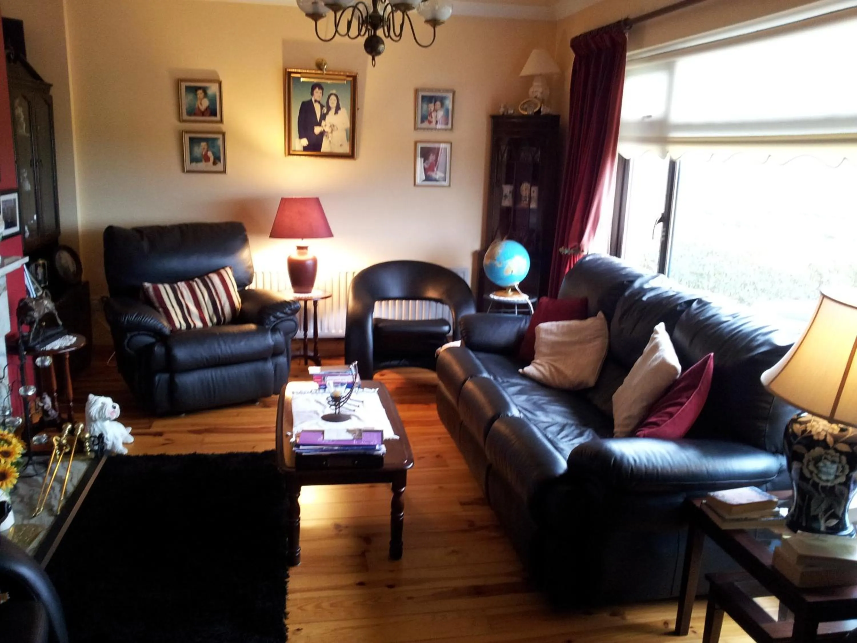 Communal lounge/ TV room in Mount Edward Lodge