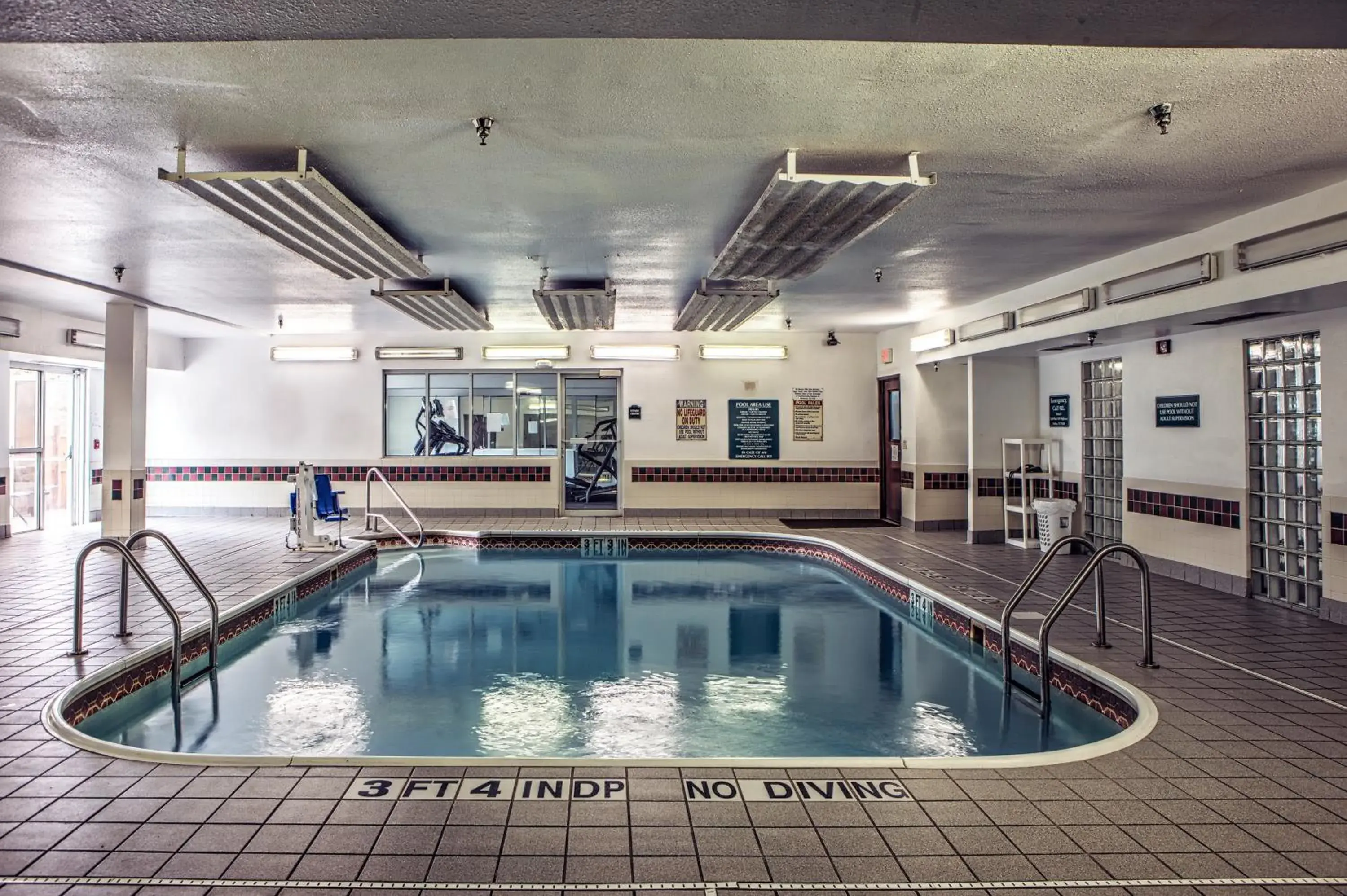 Swimming pool in Motel 6-Dallas, TX - Northwest Swimming pool in Motel 6-Dallas, TX - Northwest