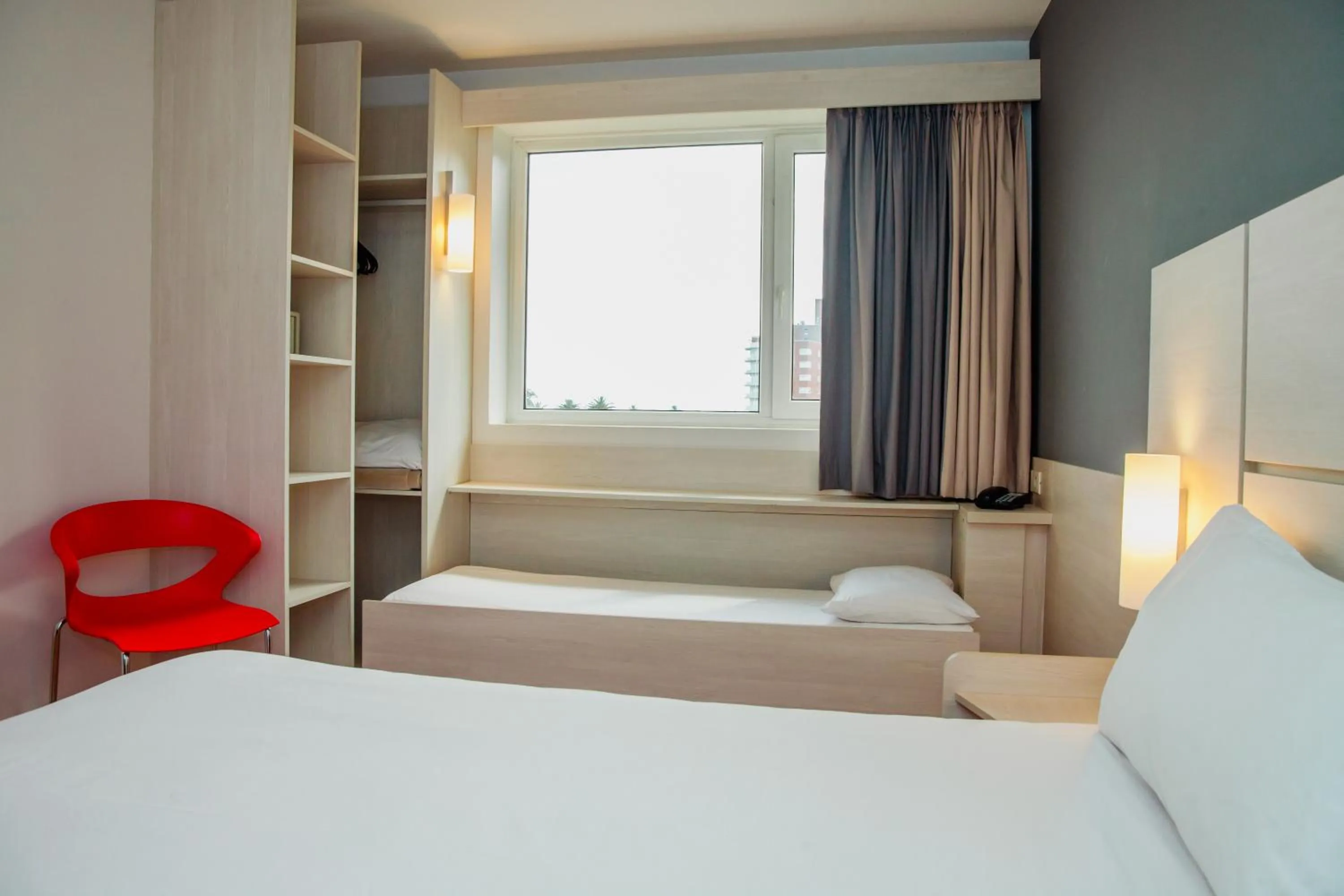 Bed in ibis Montevideo Rambla