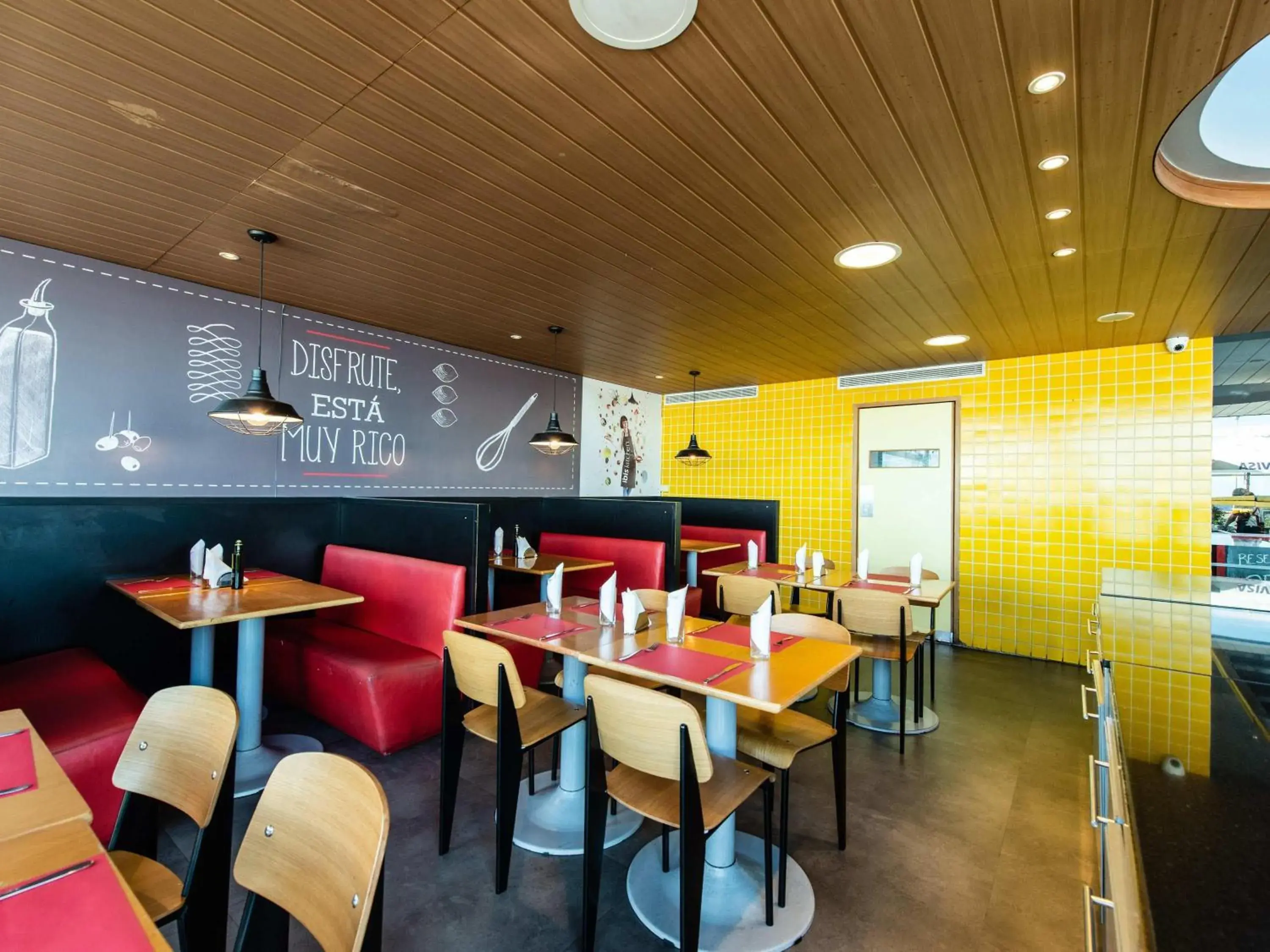 Restaurant/places to eat in ibis Montevideo Rambla Restaurant/places to eat in ibis Montevideo Rambla