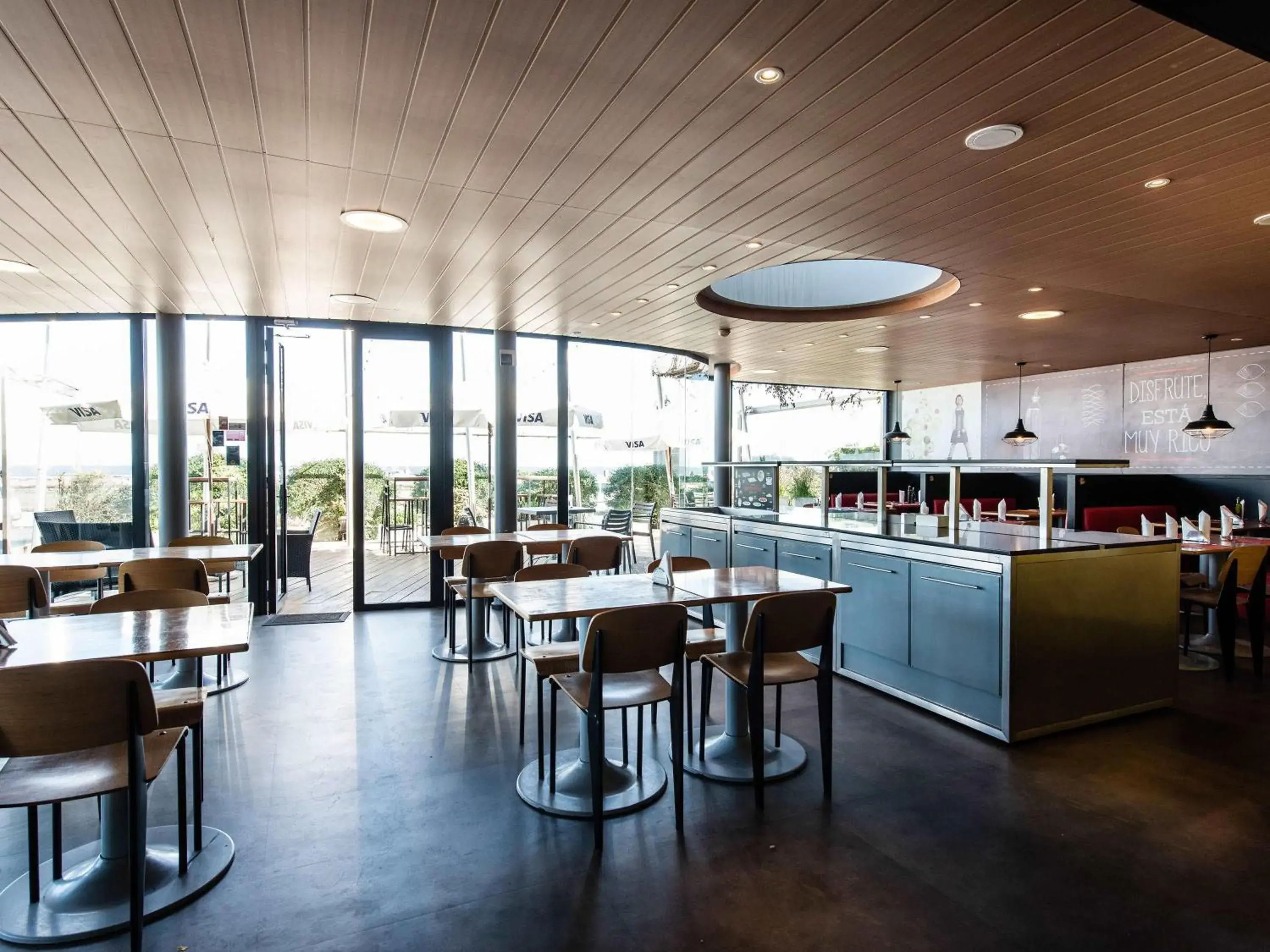 Restaurant/places to eat in ibis Montevideo Rambla Restaurant/places to eat in ibis Montevideo Rambla