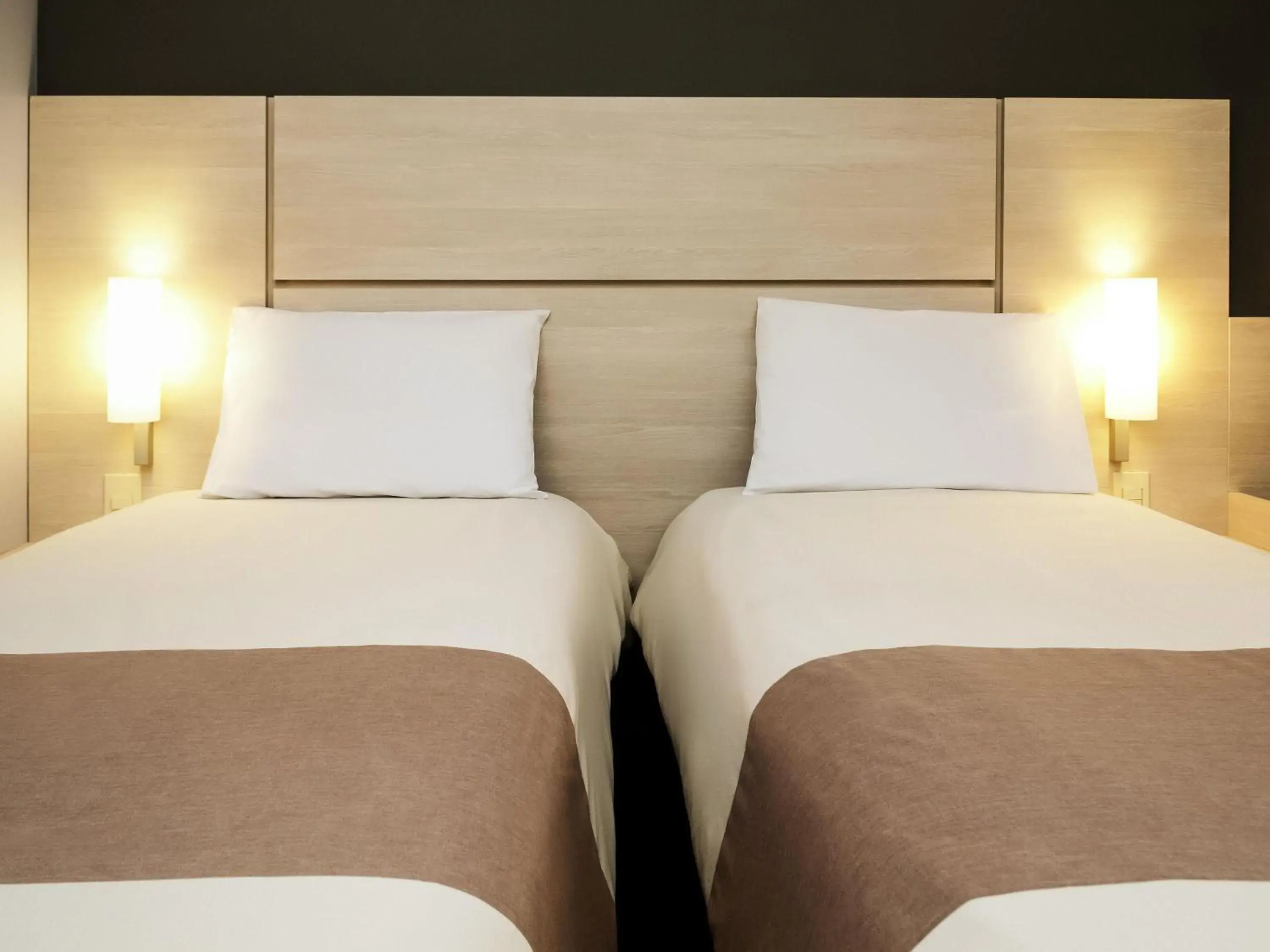 Bedroom, Bed in ibis Montevideo Rambla Bedroom, Bed in ibis Montevideo Rambla