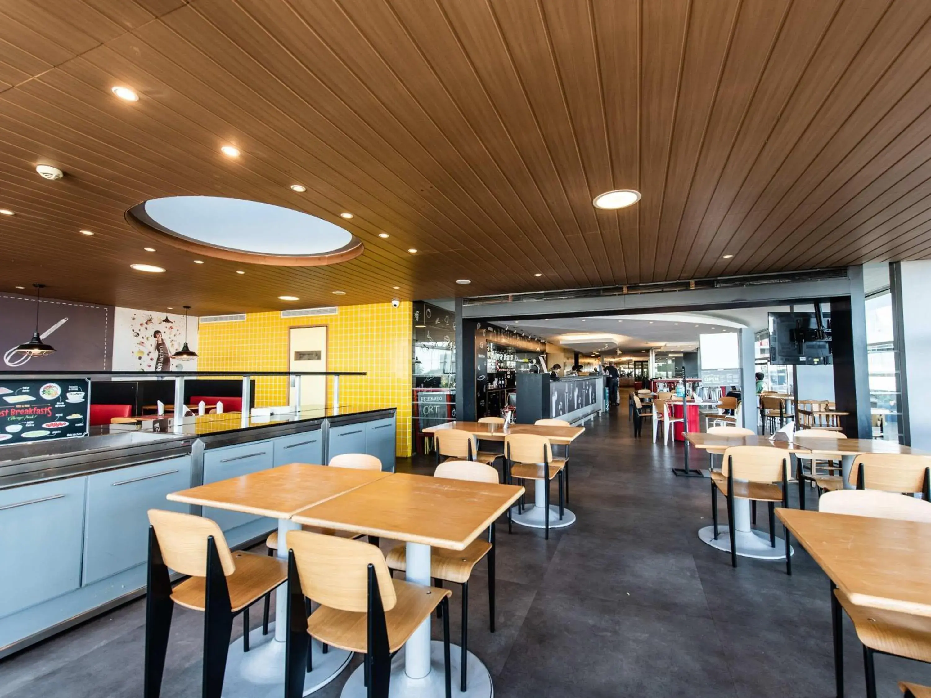 Restaurant/places to eat in ibis Montevideo Rambla Restaurant/places to eat in ibis Montevideo Rambla