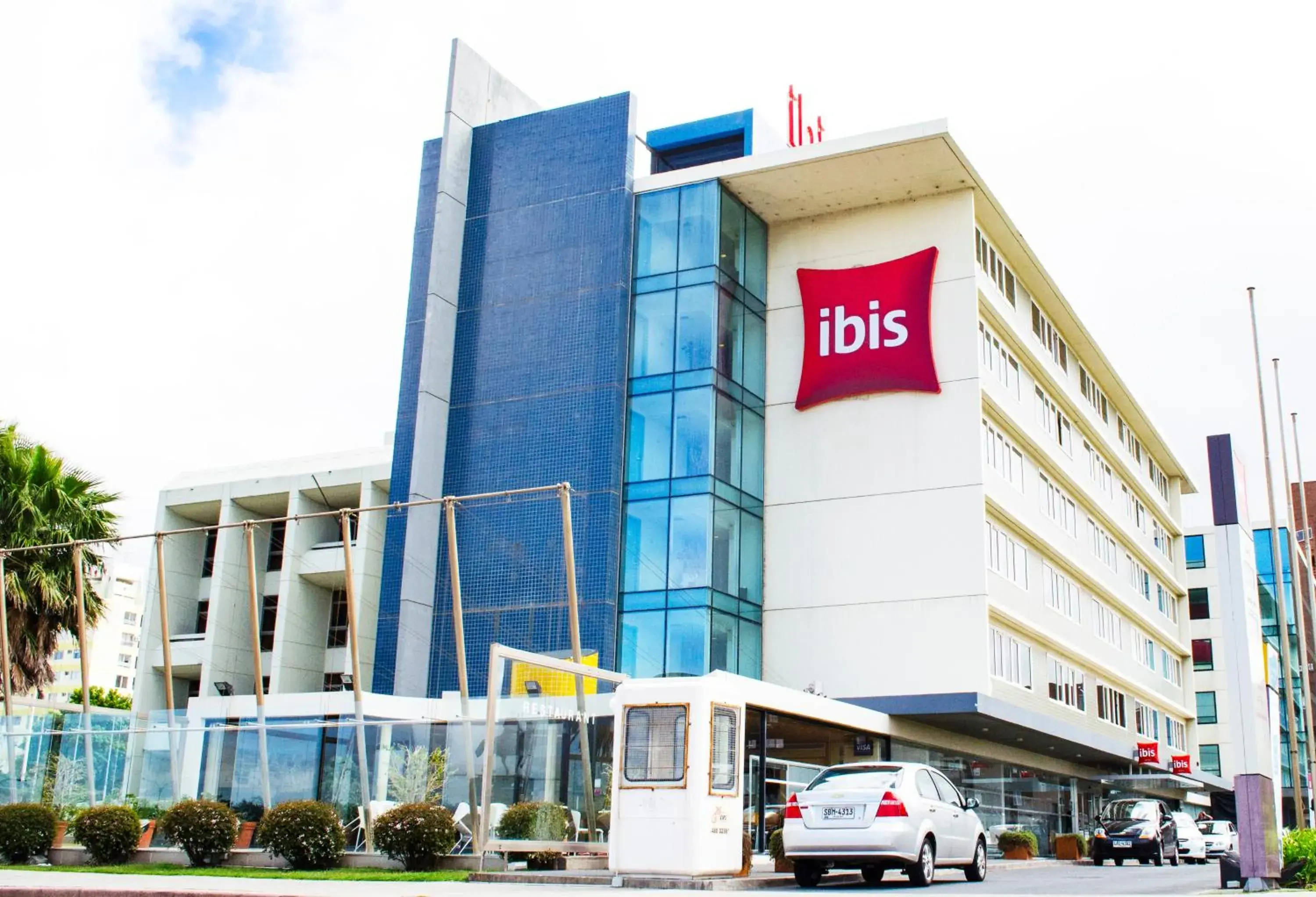Facade/entrance in ibis Montevideo Rambla Facade/entrance in ibis Montevideo Rambla