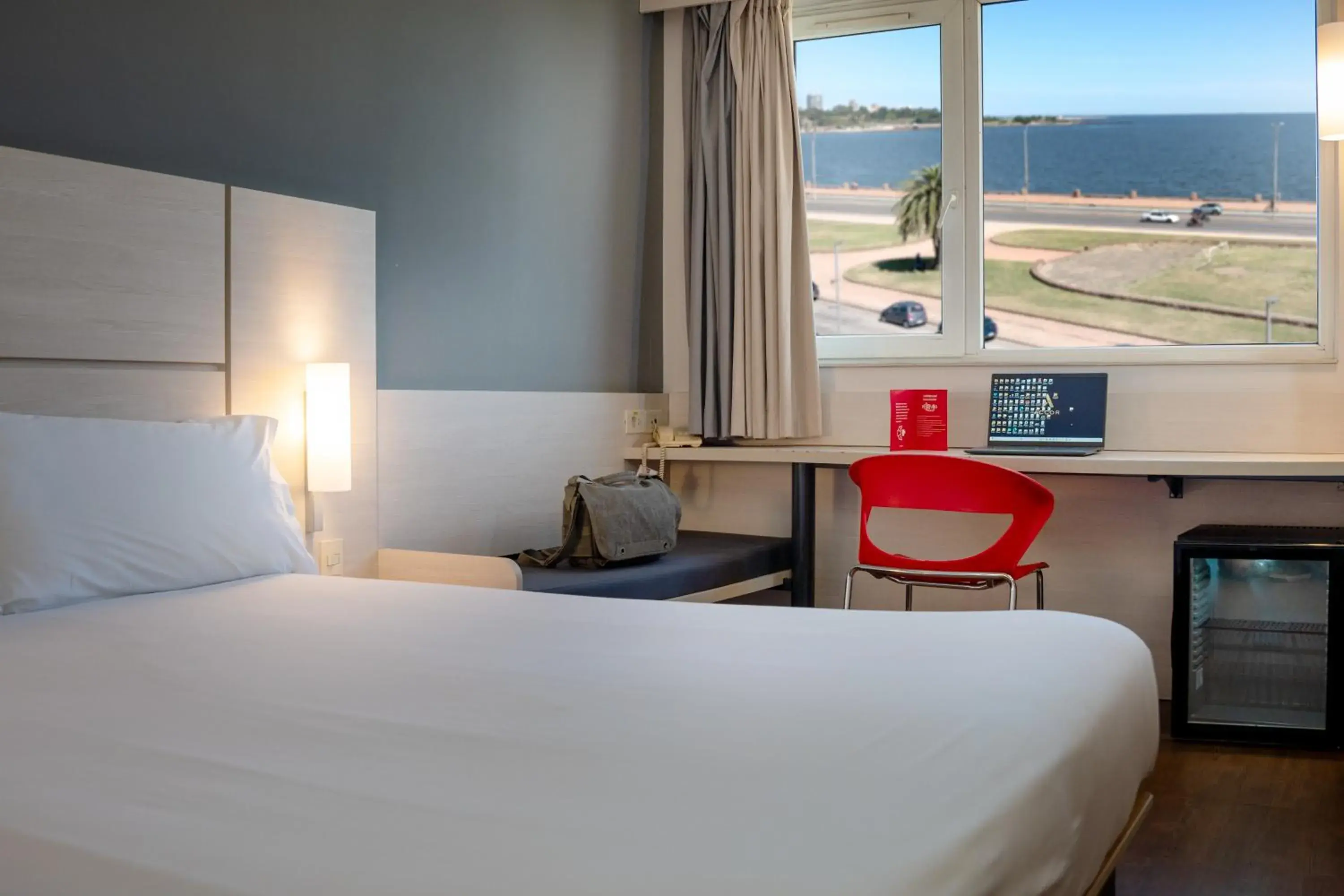 Sea view, Bed in ibis Montevideo Rambla Sea view, Bed in ibis Montevideo Rambla