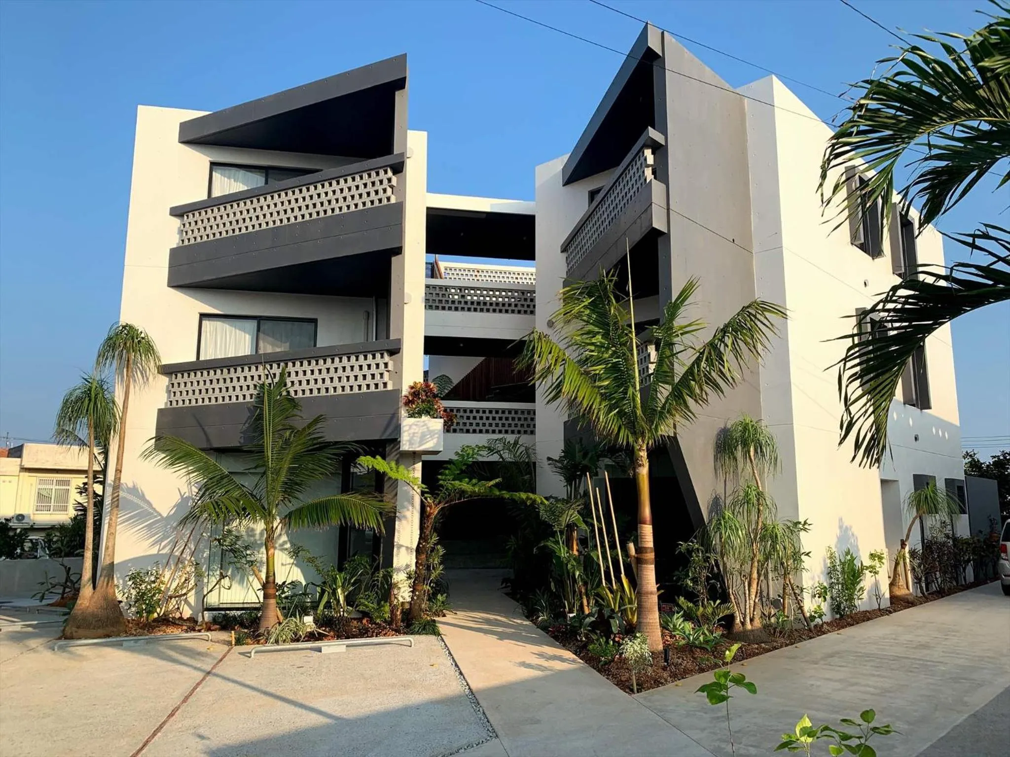 Property building in Yomitan Condhotel ND