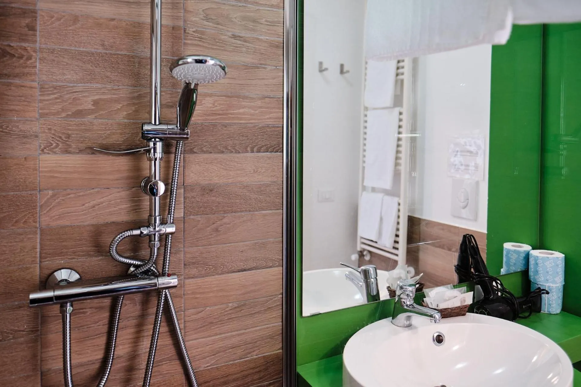 Shower in Residence SoleNeveSila B&B