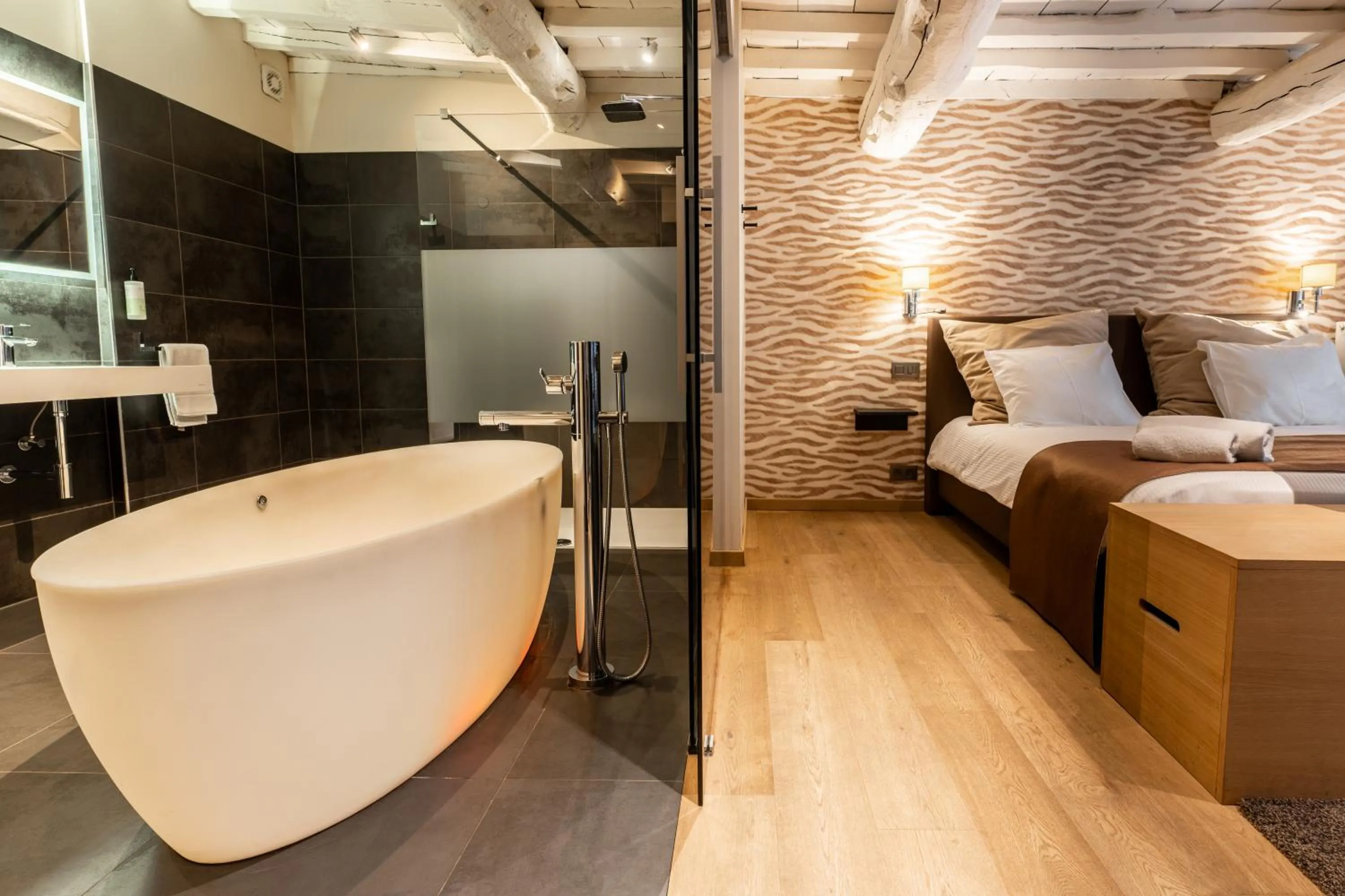 Photo of the whole room, Bed in Hôtel Le Manoir