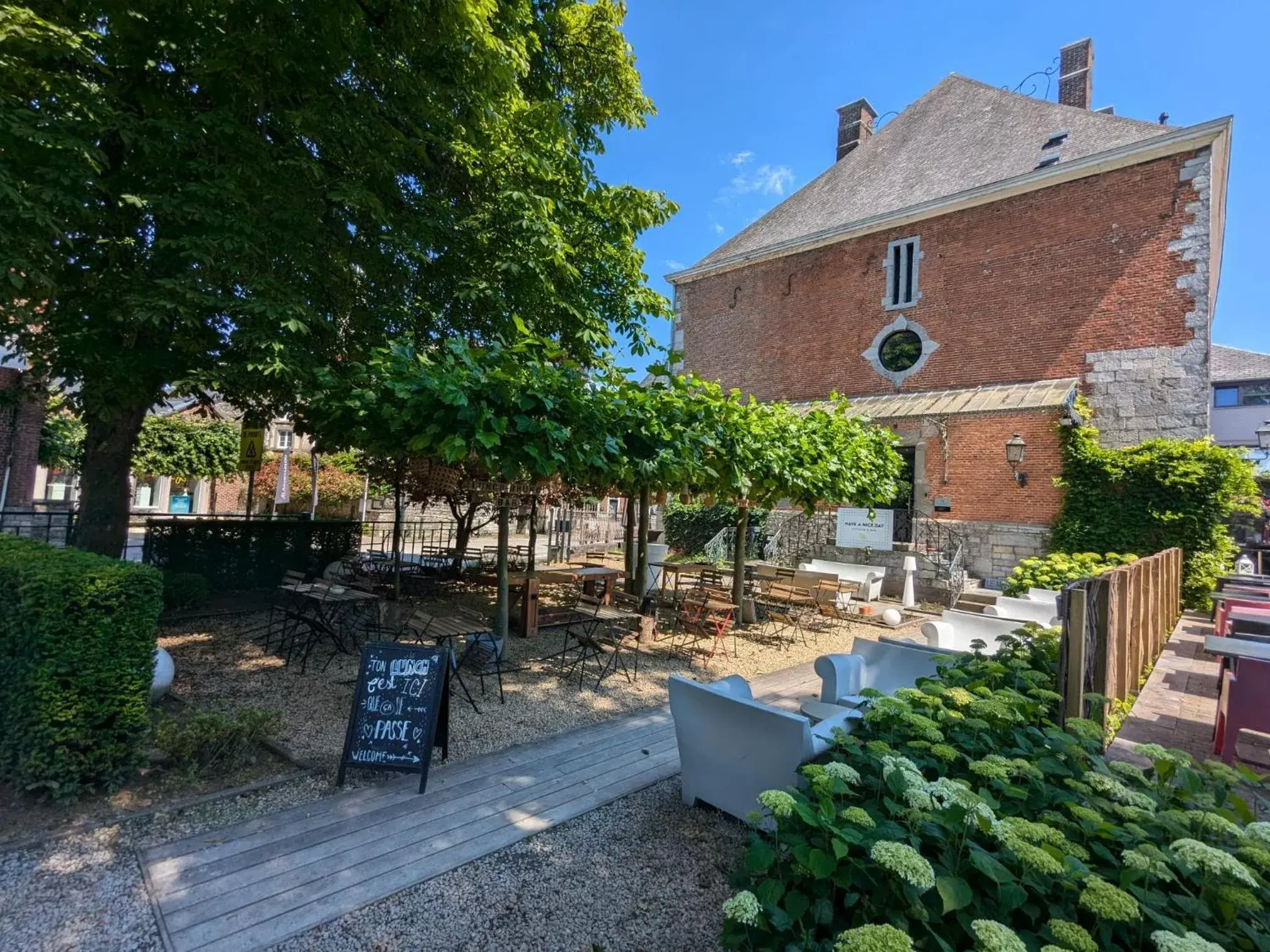 Property building in Hôtel Le Manoir Property building in Hôtel Le Manoir