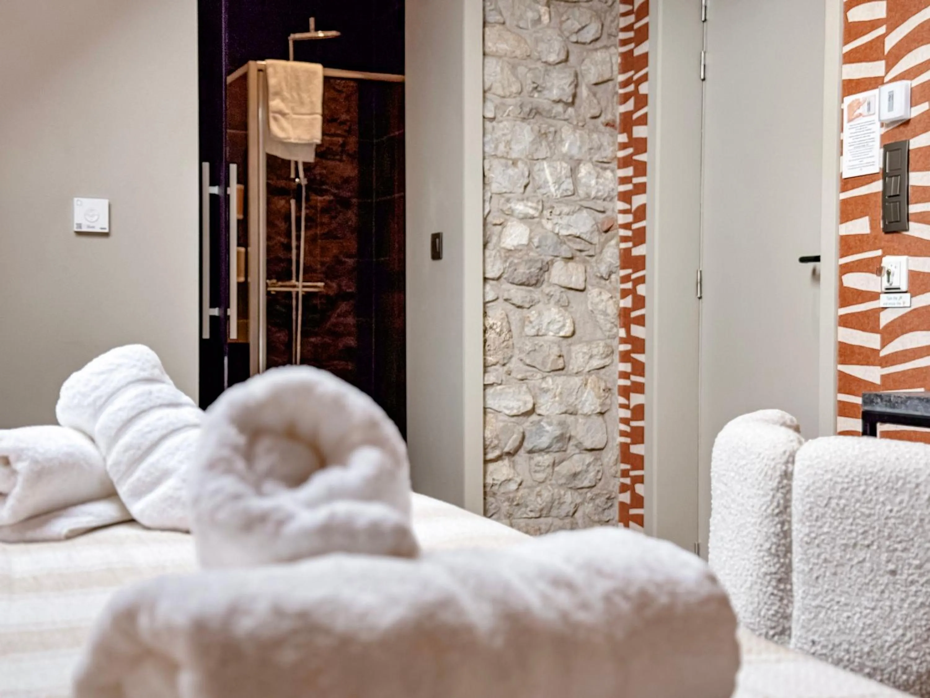 Bedroom in Hôtel Le Manoir