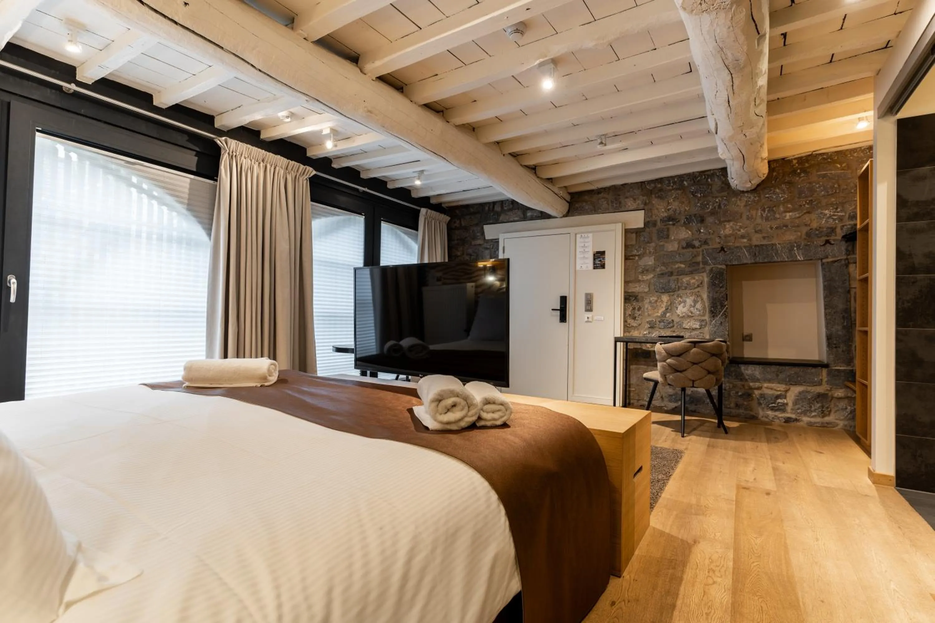 Bedroom, Bed in Hôtel Le Manoir