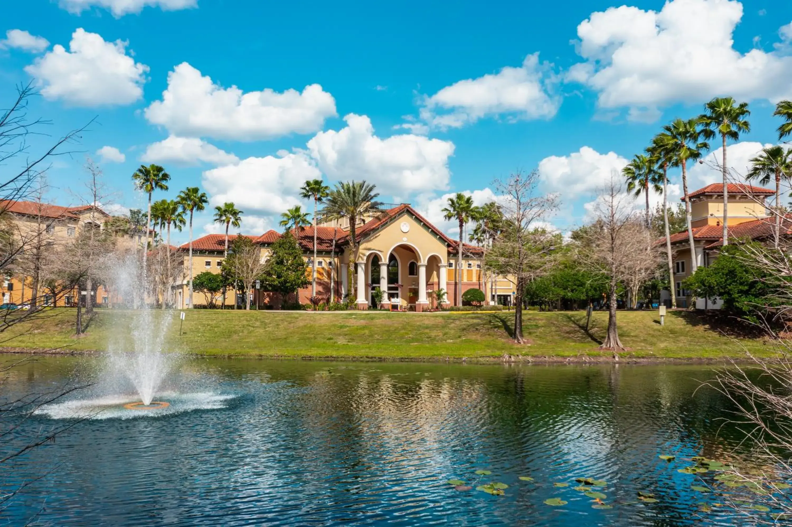 Lake view in The Berkley, Orlando Lake view in The Berkley, Orlando