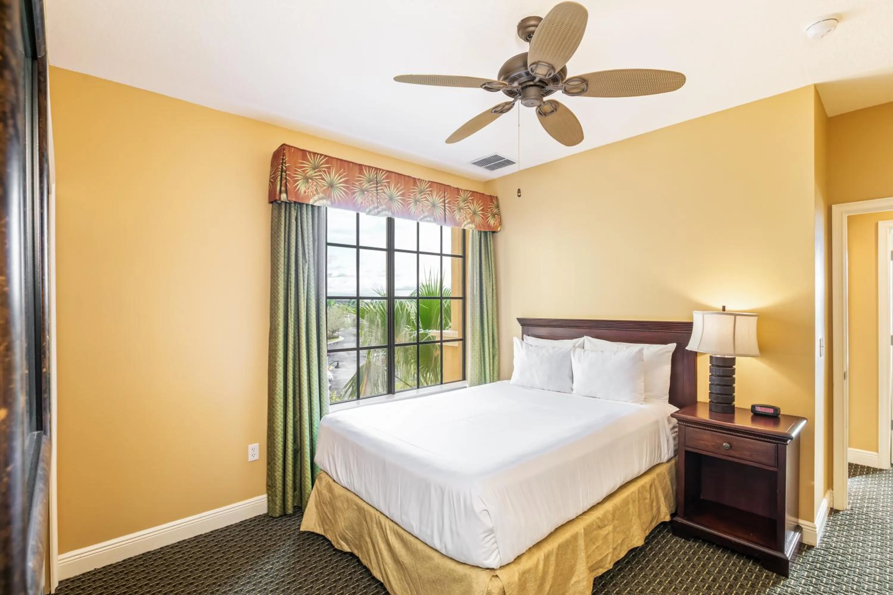 Bedroom, Bed in The Berkley, Orlando