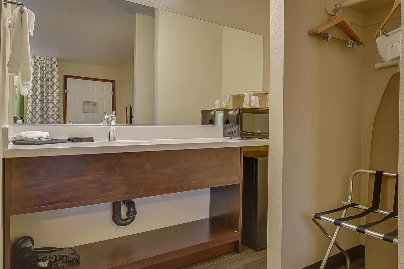 Bathroom in Vagabond Inn Bishop