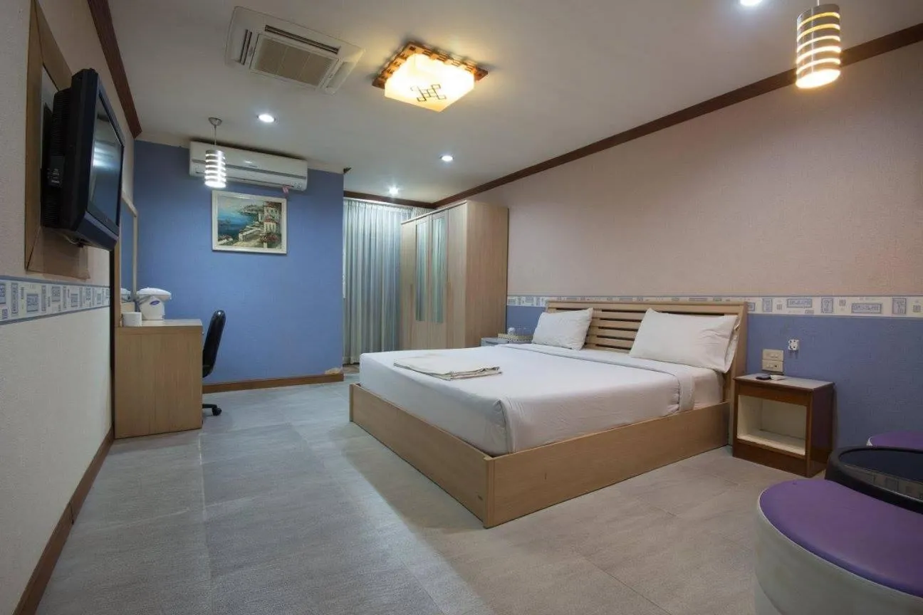 Bed in Khon Kaen Ruenrom Hotel