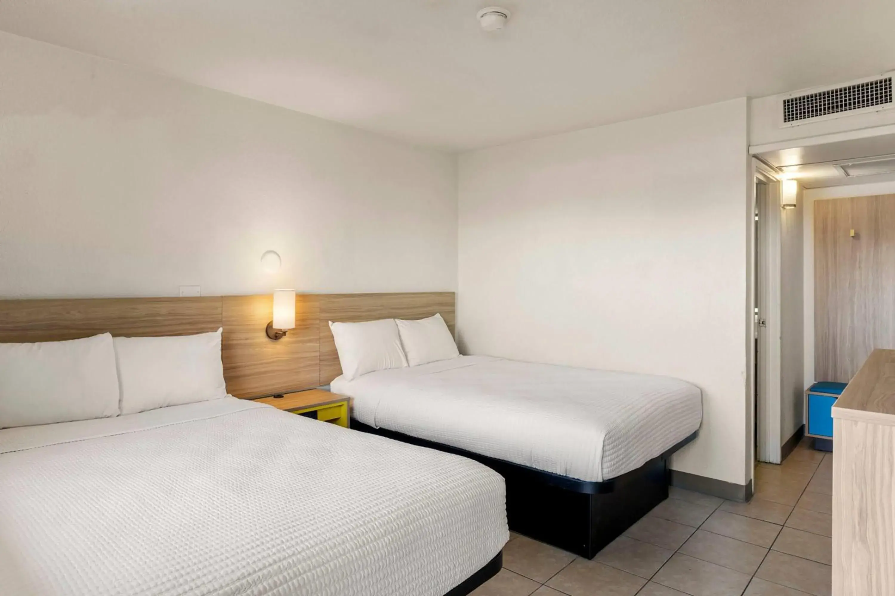 Double Room with Two Double Beds - Non-Smoking in Days Inn by Wyndham Wheat Ridge - Denver West Double Room with Two Double Beds - Non-Smoking in Days Inn by Wyndham Wheat Ridge - Denver West