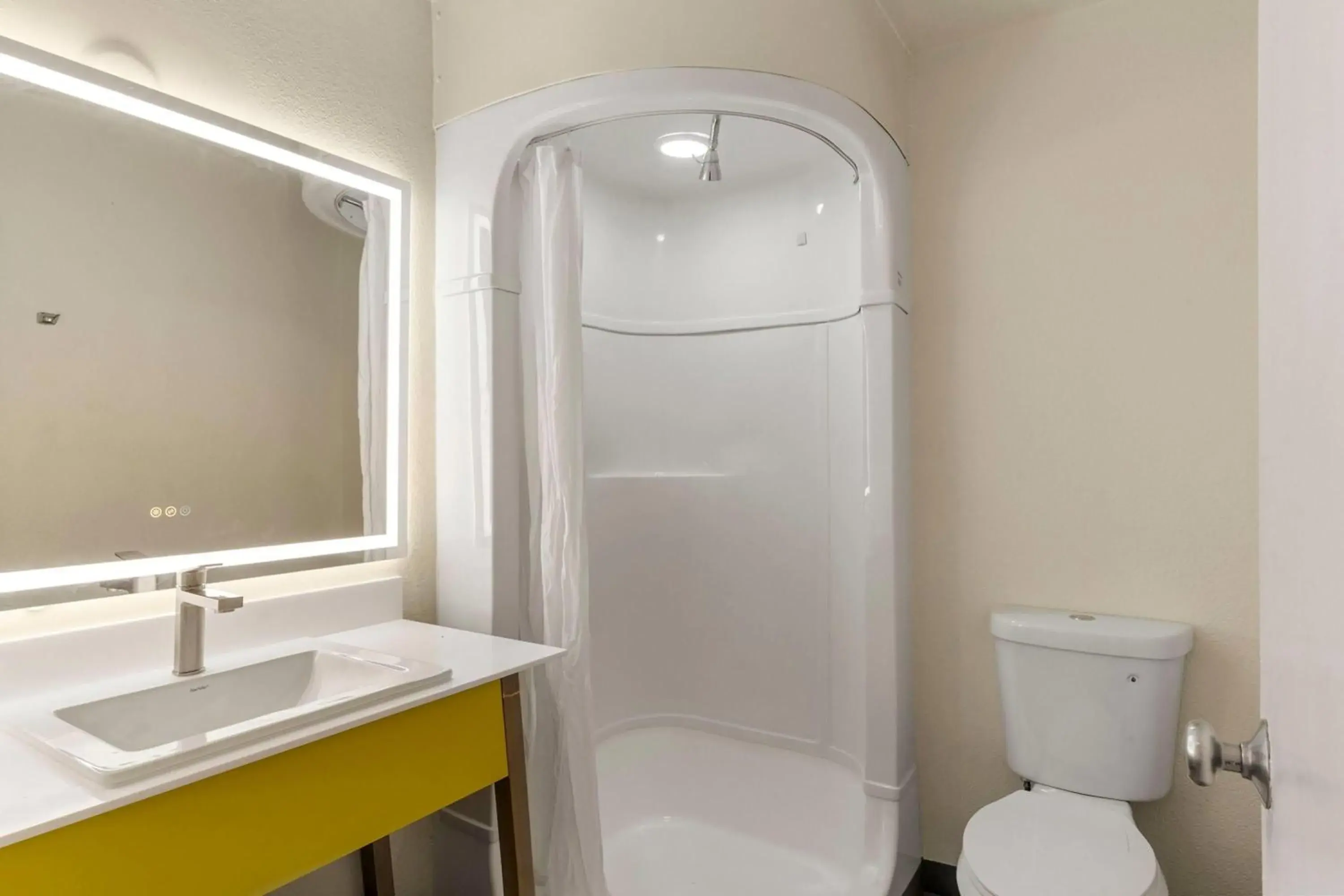 Double Suite - Mobility/Hearing Accessible with Roll-In Shower/Non-Smoking in Days Inn by Wyndham Wheat Ridge - Denver West Double Suite - Mobility/Hearing Accessible with Roll-In Shower/Non-Smoking in Days Inn by Wyndham Wheat Ridge - Denver West