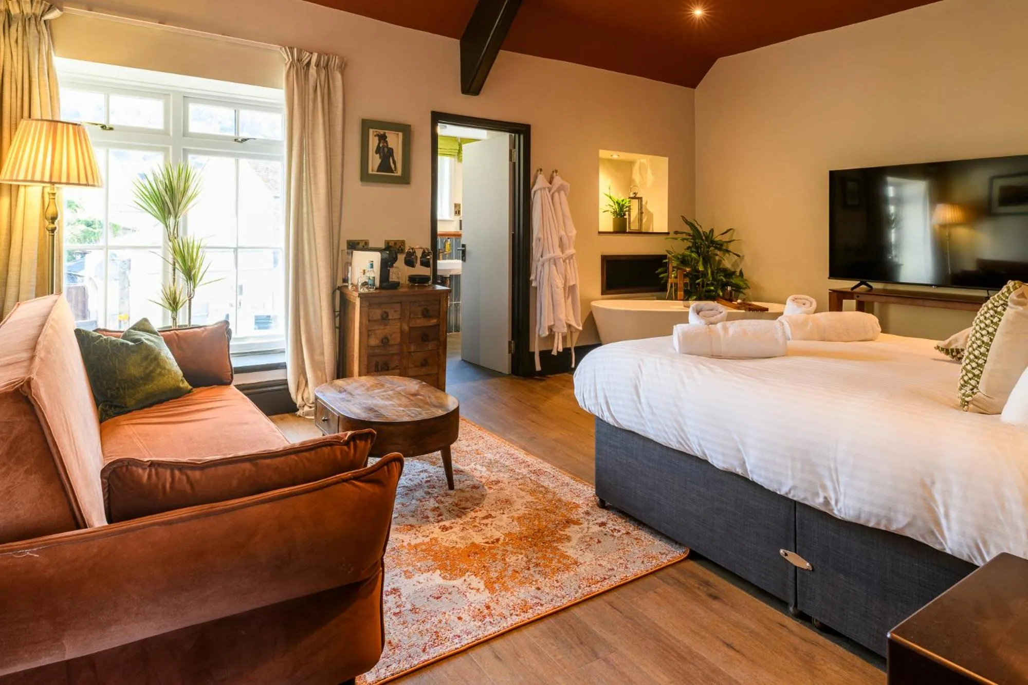 Deluxe Double Room with Bath in The Crown Hotel