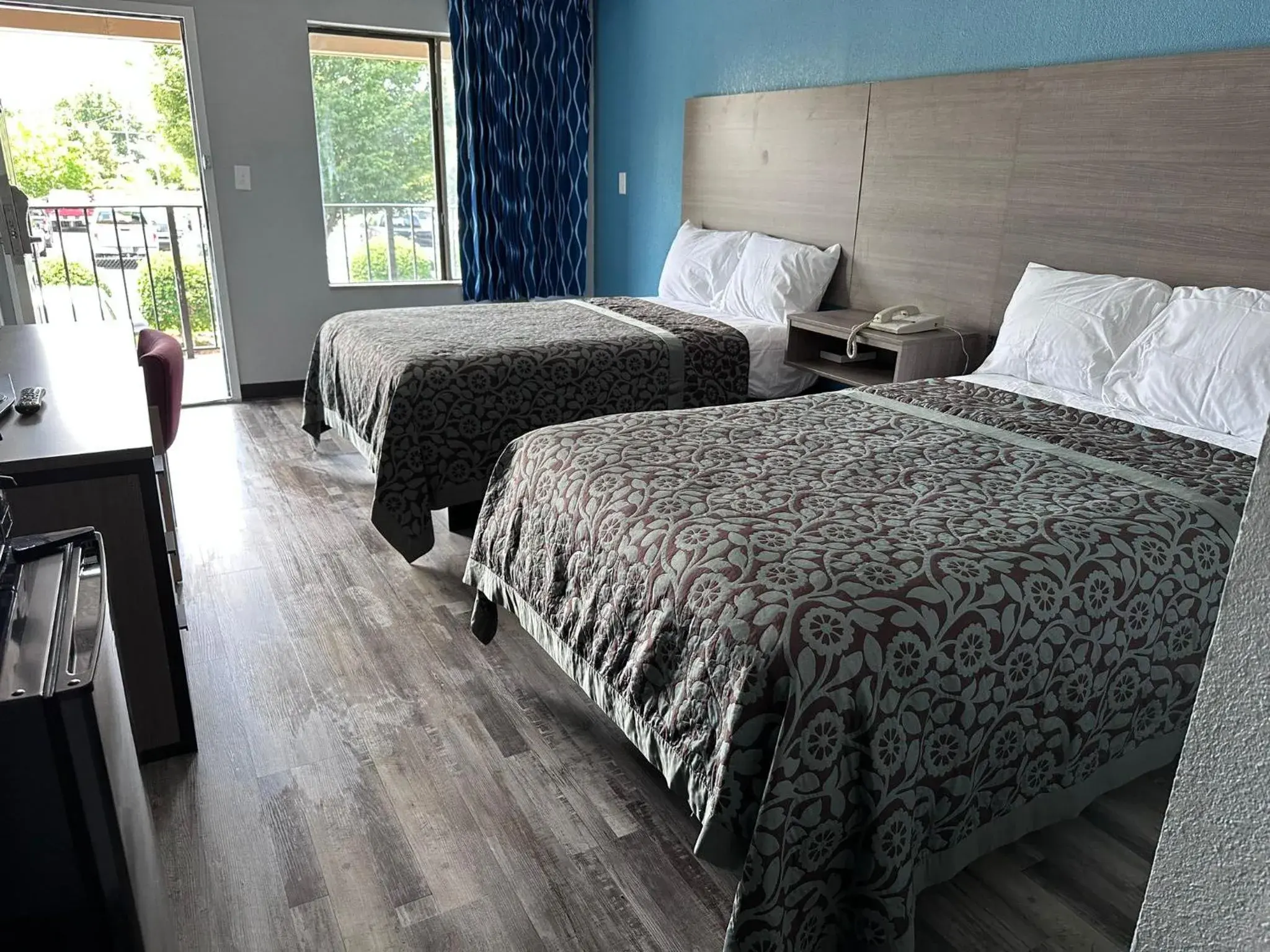 Guests, Bed in Americas Best Value Inn & Suites in Murfreesboro Guests, Bed in Americas Best Value Inn & Suites in Murfreesboro