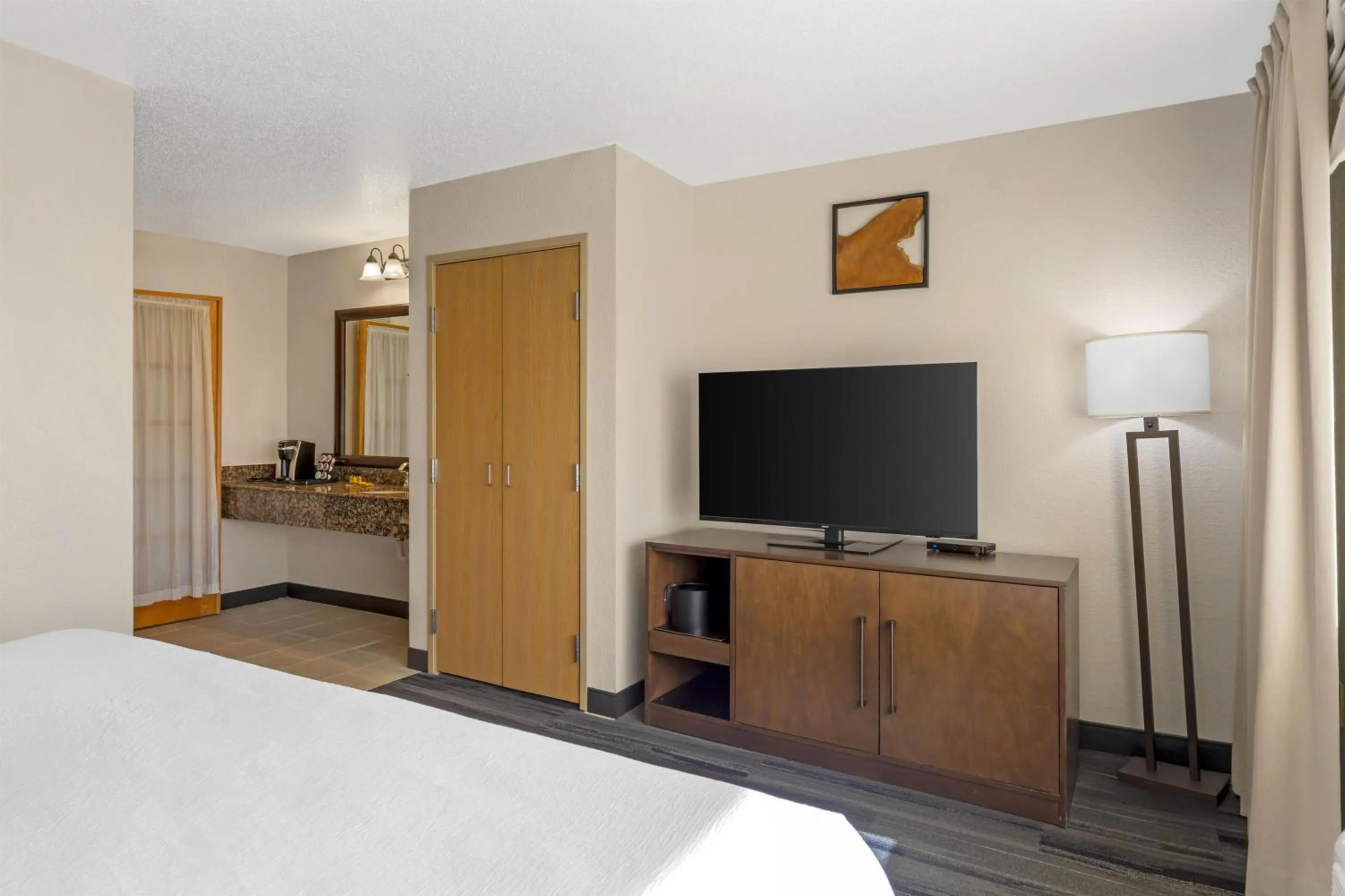 Bedroom, Bed in Best Western Plus McCall Lodge and Suites