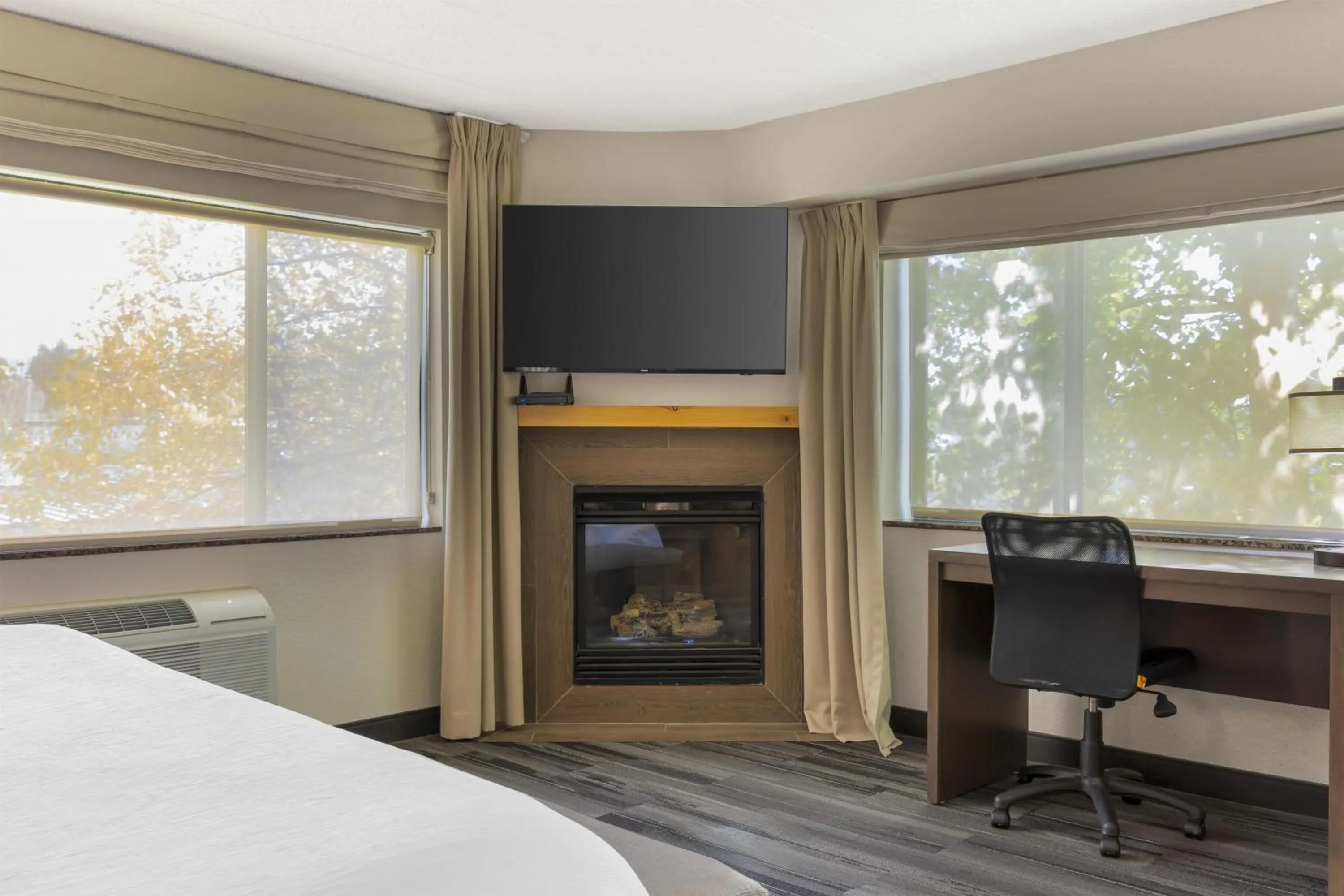 Bedroom, Bed in Best Western Plus McCall Lodge and Suites