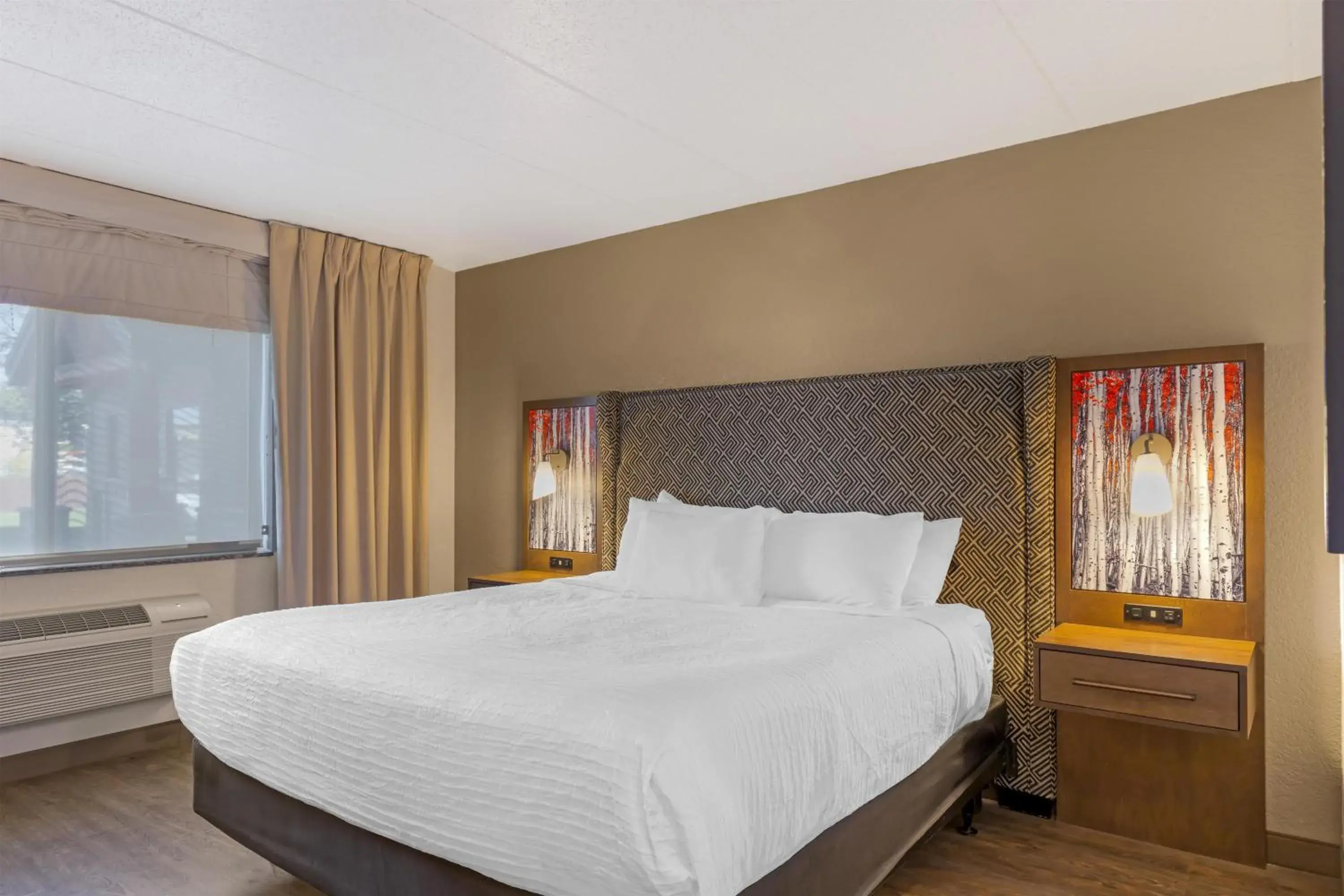 Bedroom, Bed in Best Western Plus McCall Lodge and Suites Bedroom, Bed in Best Western Plus McCall Lodge and Suites