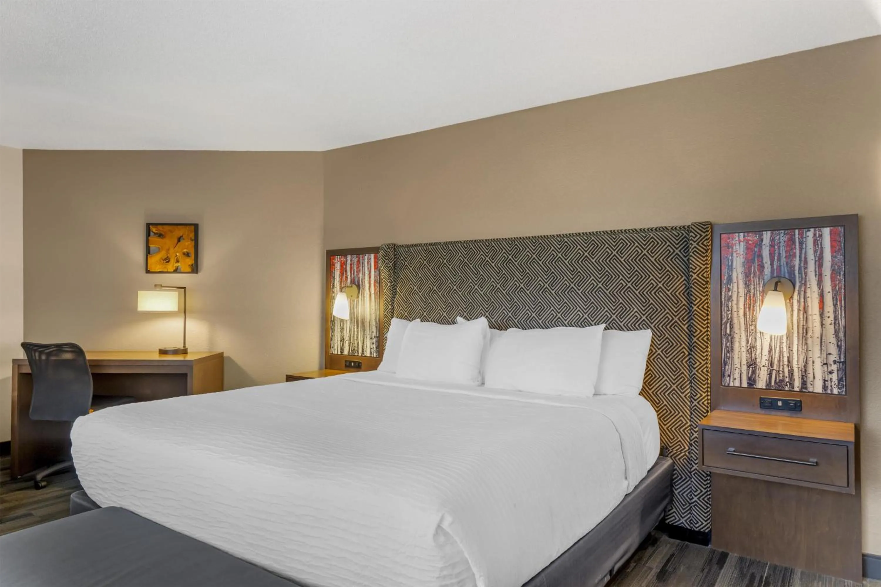 Bedroom, Bed in Best Western Plus McCall Lodge and Suites