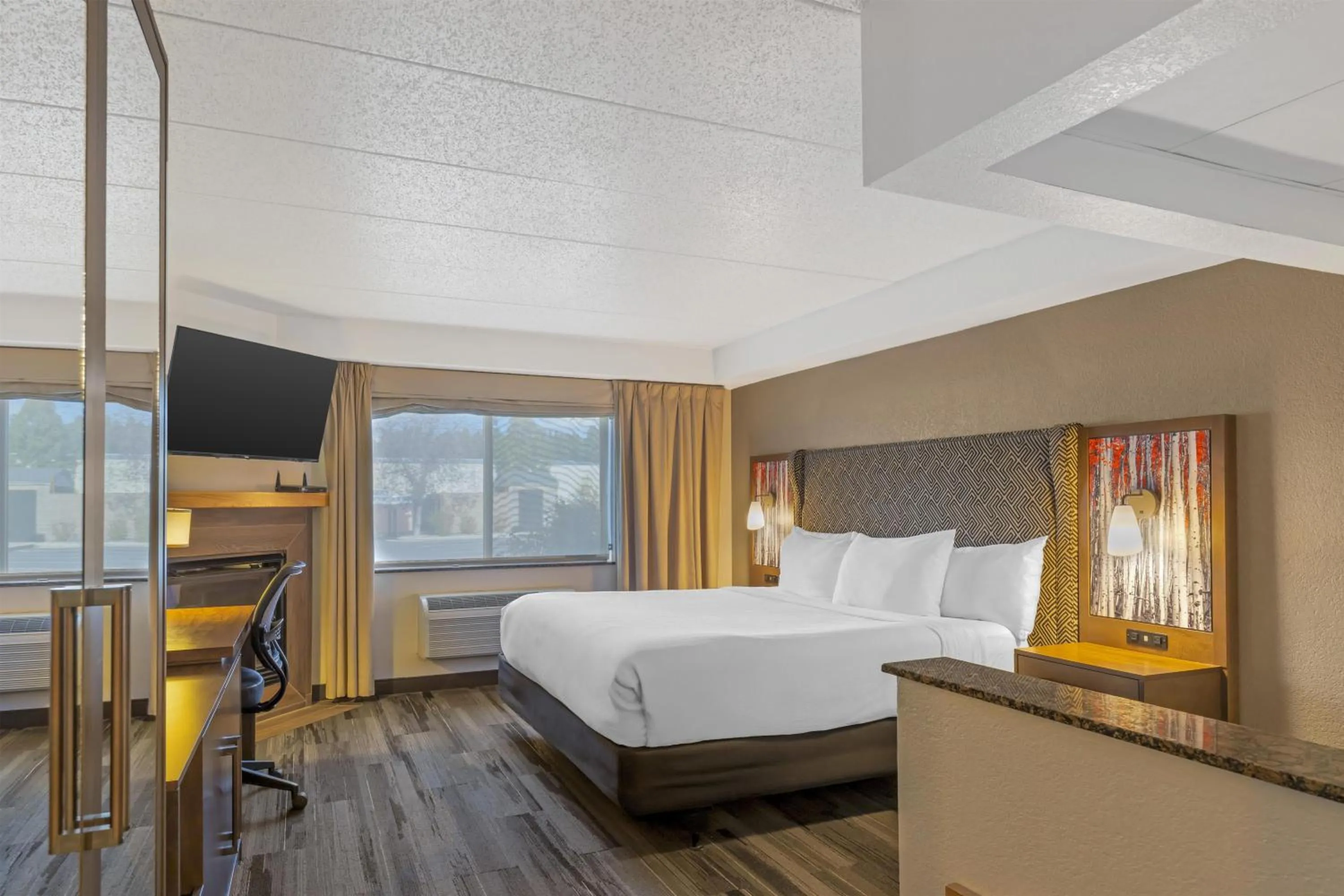 Bedroom, Bed in Best Western Plus McCall Lodge and Suites